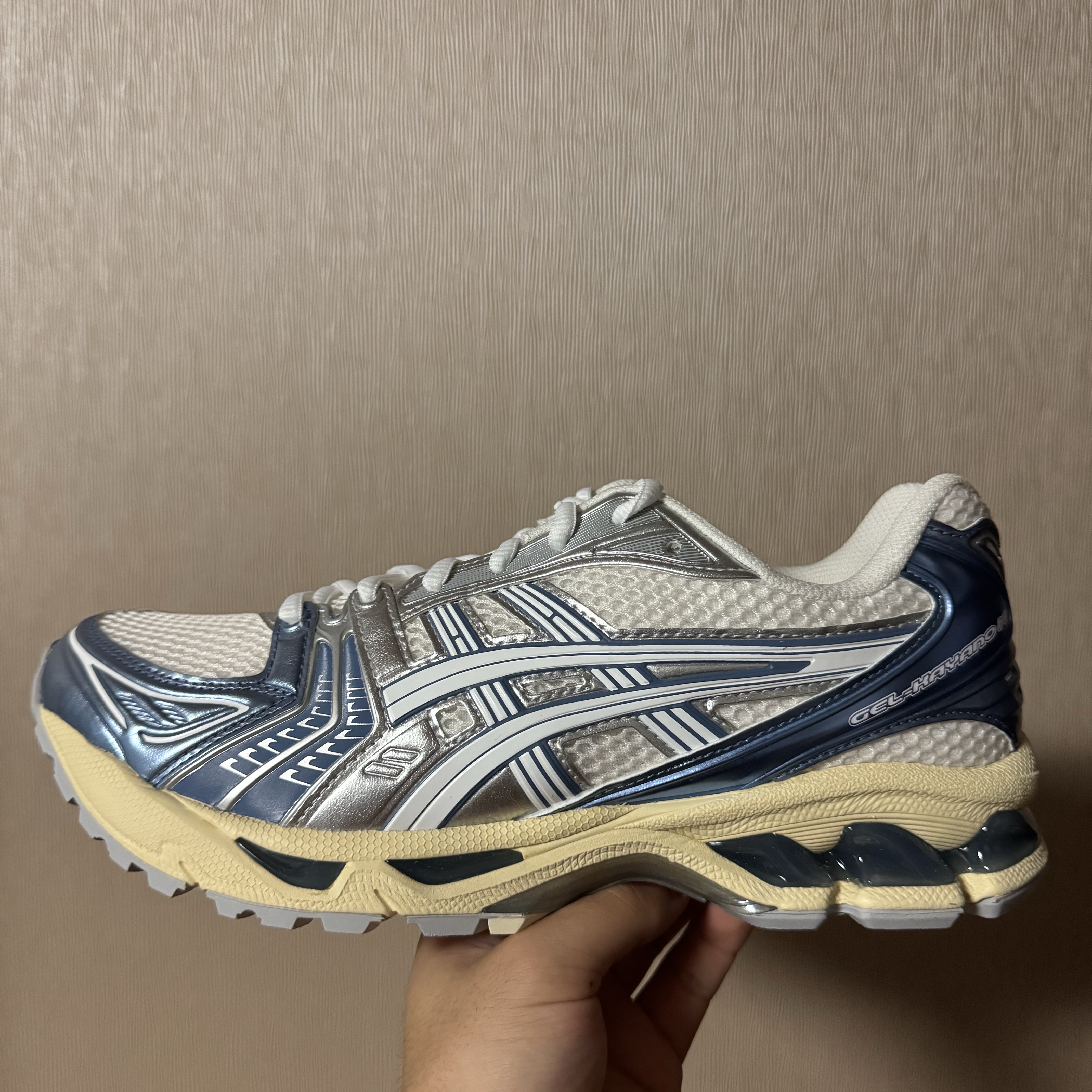 Asics Gel-Kayano 14 Metallic Blue 착용 스타일