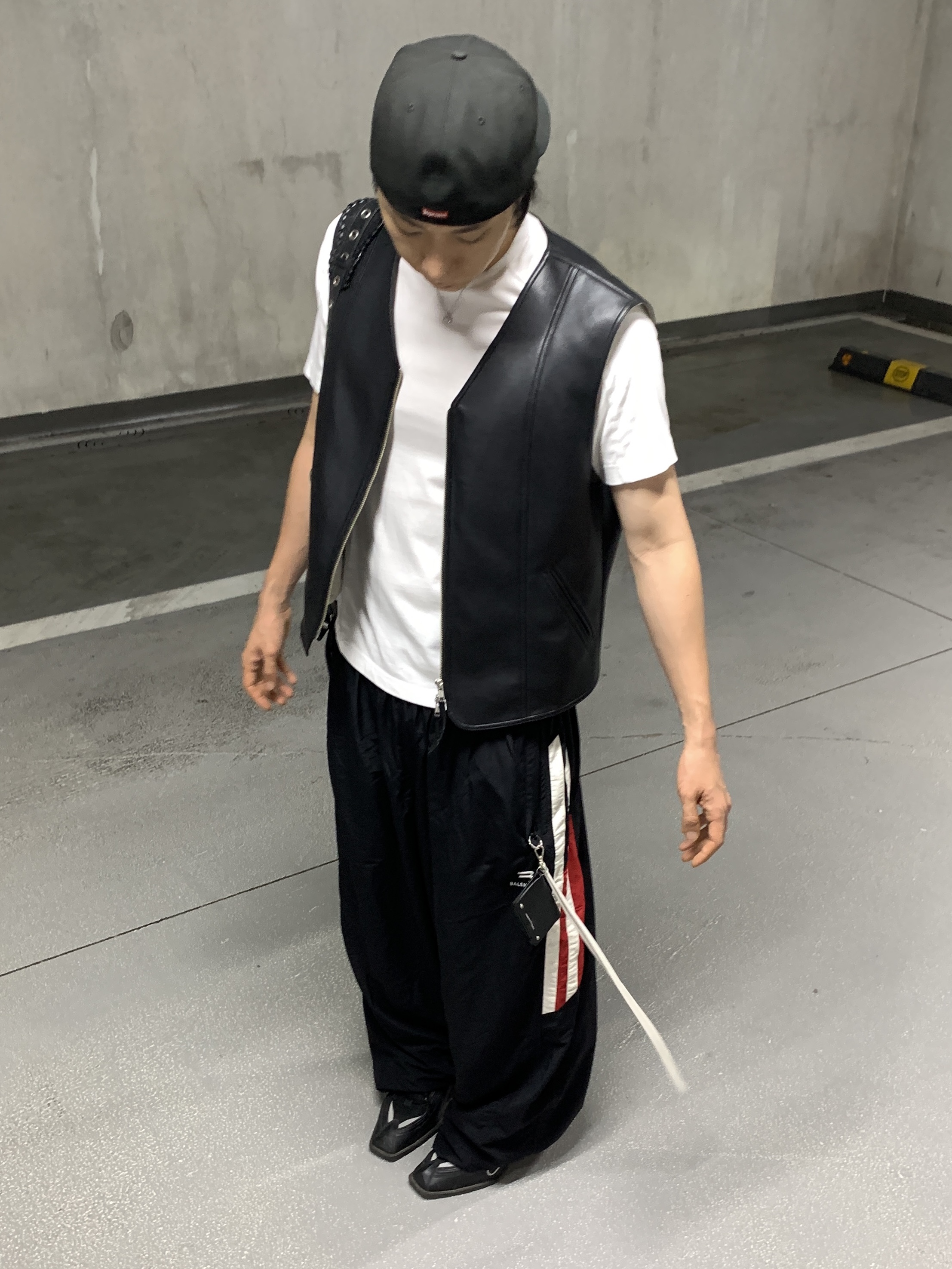 Supreme Script New Era Black - 23SS, Nike x Martine Rose Shox MR4 Black 착용 스타일 - 6