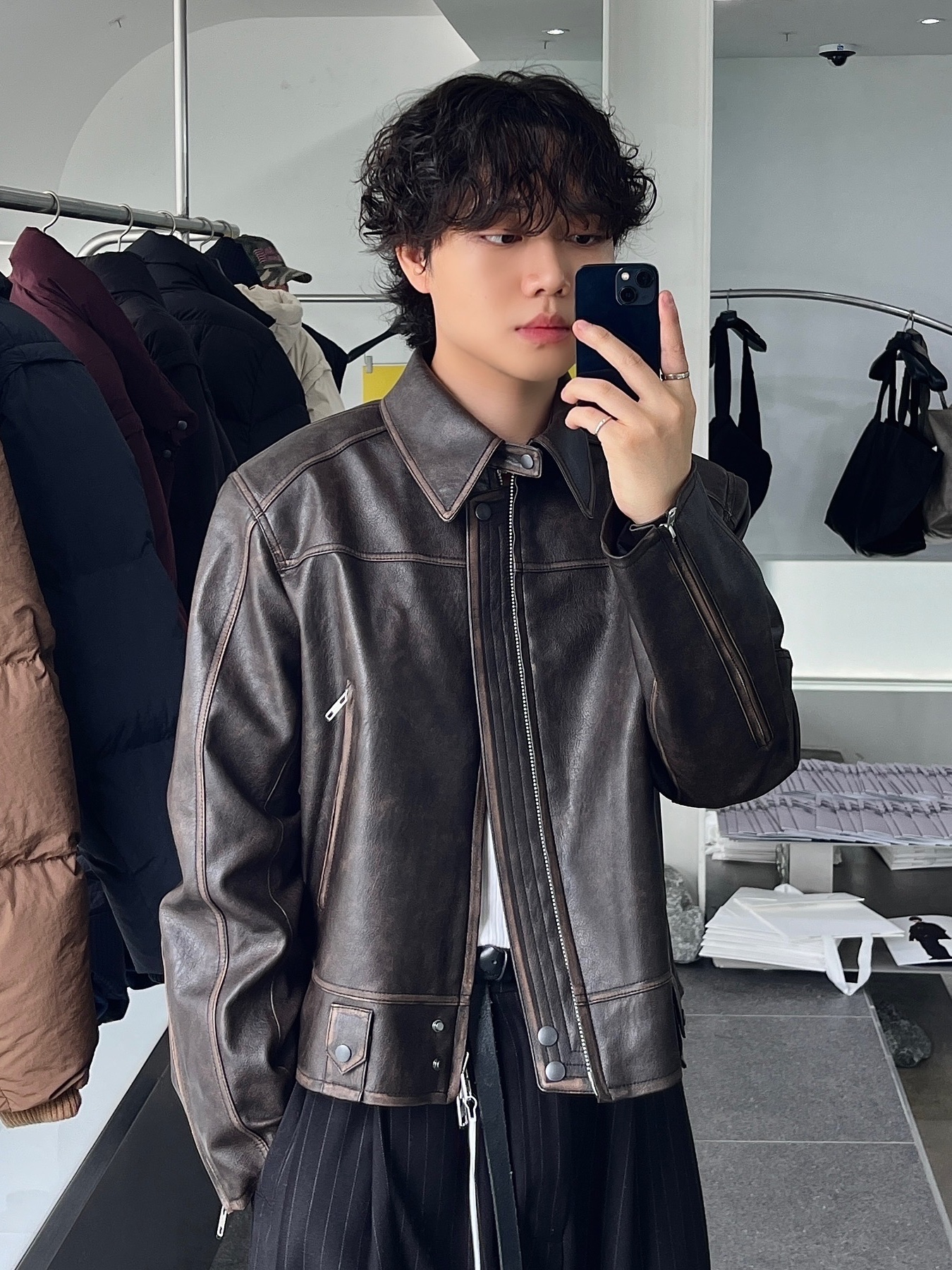 Haleine 3D Distressed Faux Leahter Jacket Black (VJ301), Haleine 3D Distressed Faux Leather Jacket Brown (VJ302) 착용 스타일