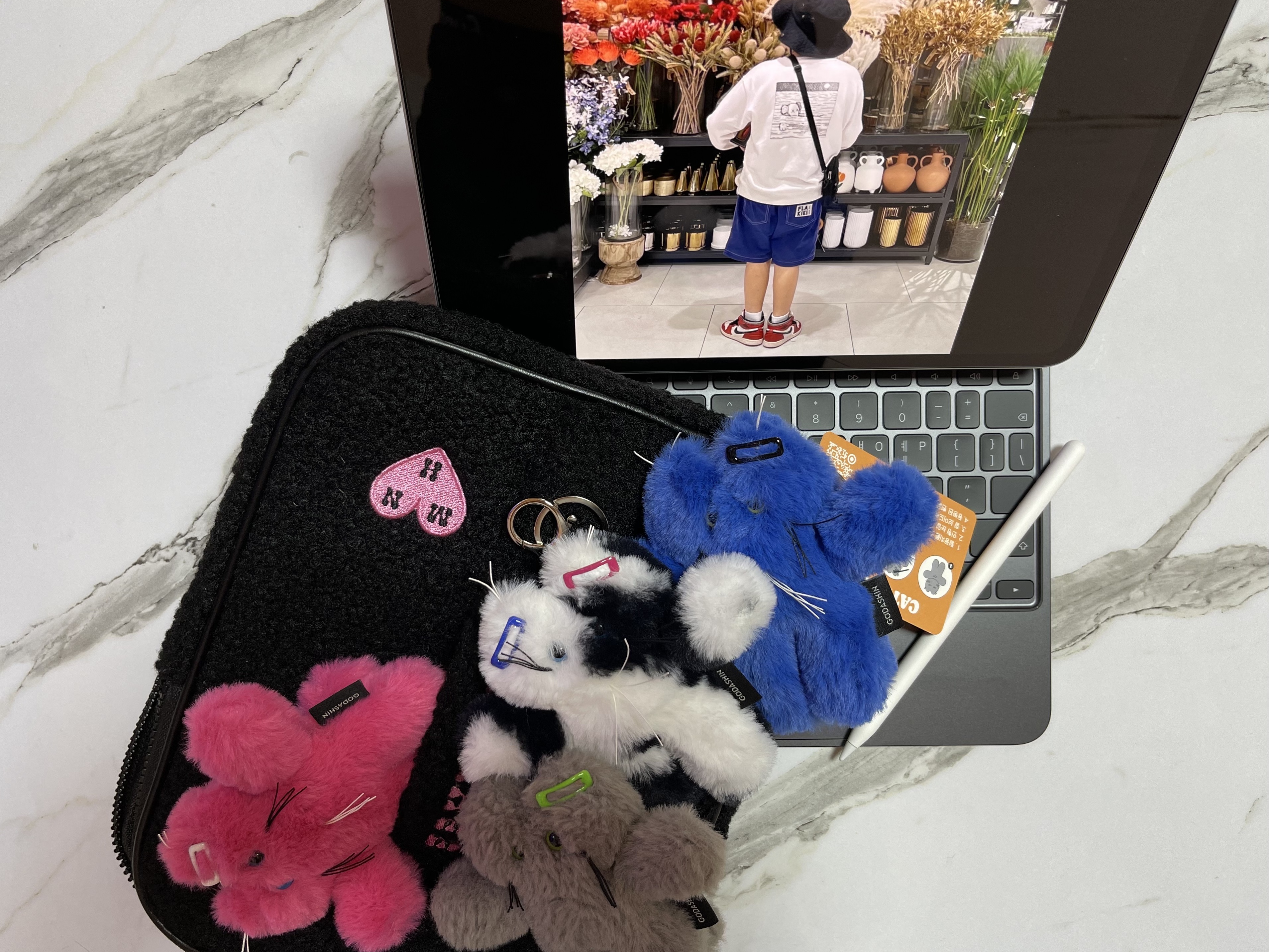 Godashin x Amuse Az Keyring Blue, Godashin Cats Keyring Pink 착용 스타일 - 4