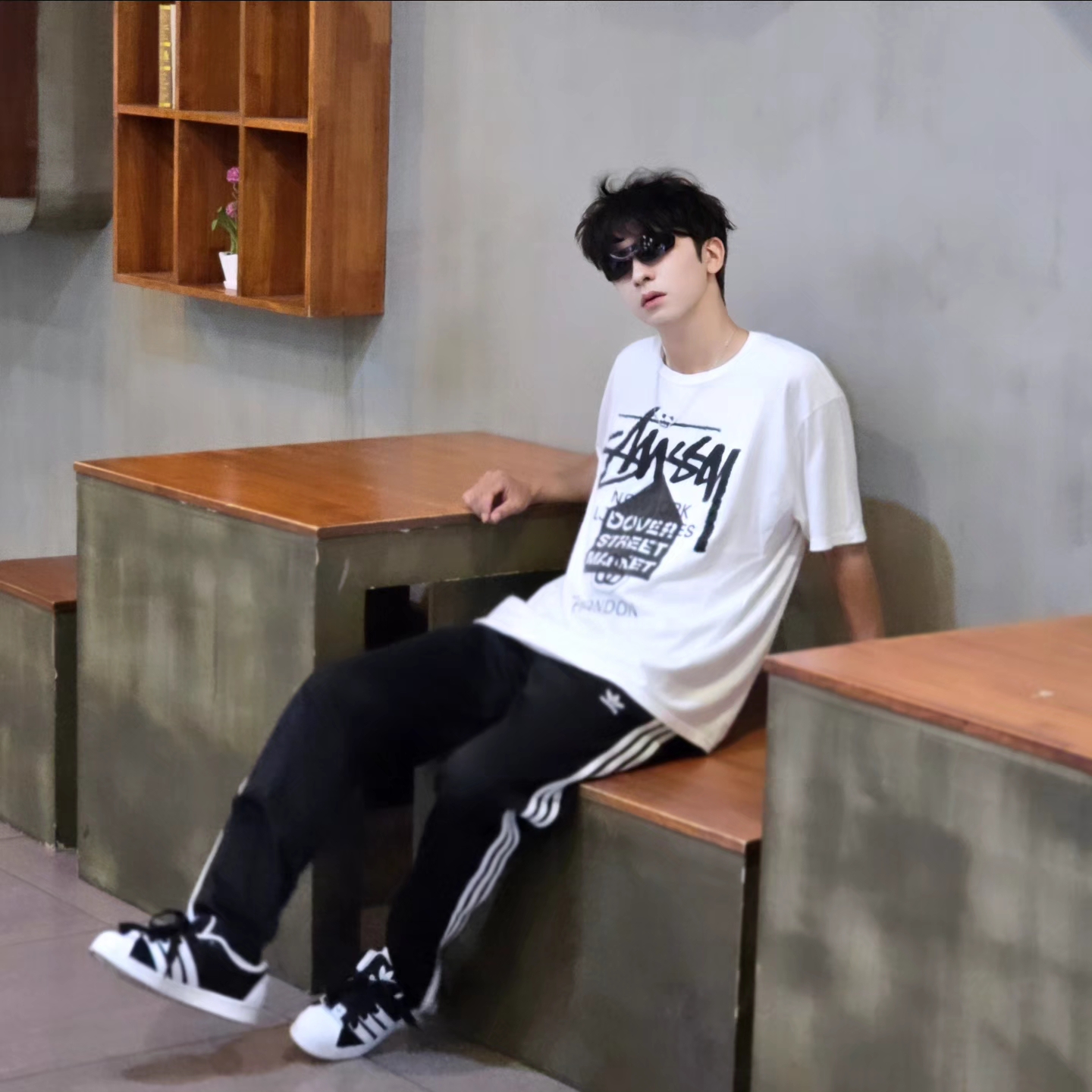 Stussy DSM World Tour T-Shirt White, Stussy DSM World Tour T-Shirt White 2023 착용 스타일 - 5
