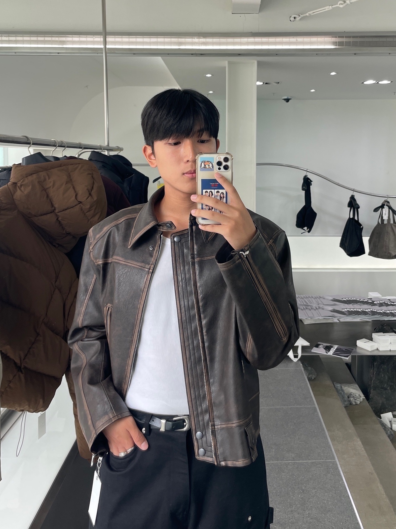 Haleine 3D Distressed Faux Leahter Jacket Black (VJ301), Haleine 3D Distressed Faux Leather Jacket Brown (VJ302) 착용 스타일