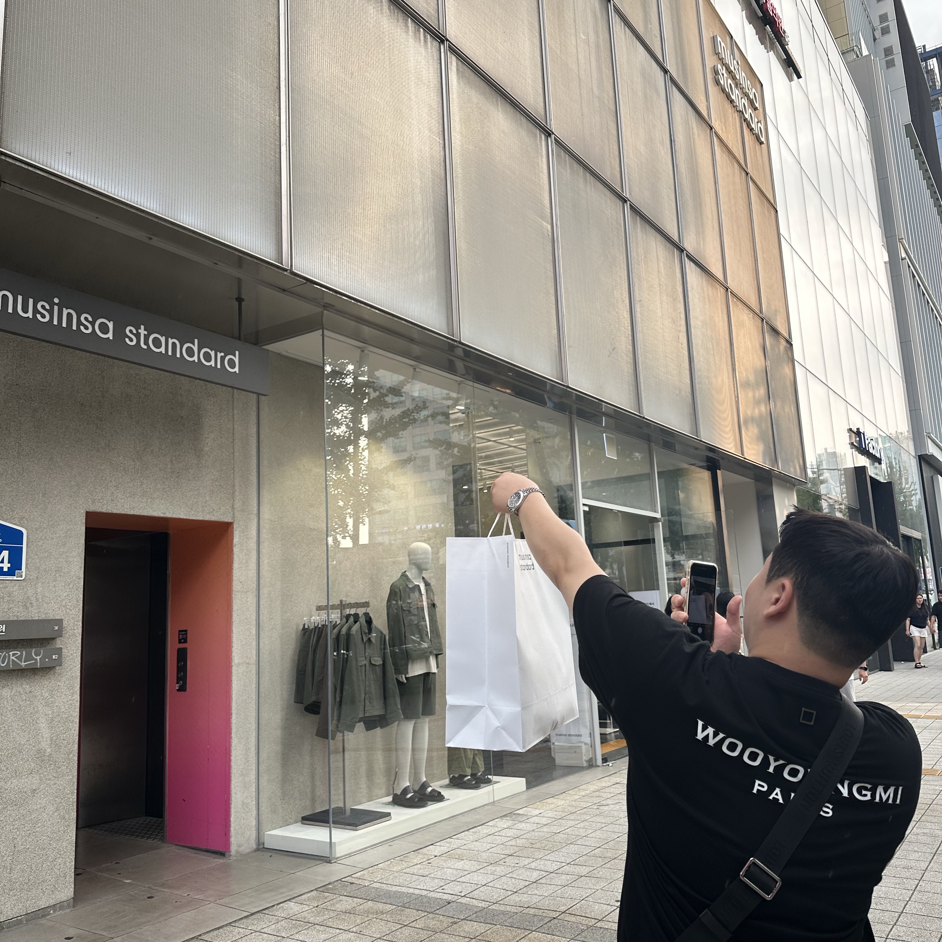 Wooyoungmi Cotton Back Logo T-Shirt Black - 24SS, Louis Vuitton Gaston Wearable Wallet Monogram Eclipse 착용 스타일
