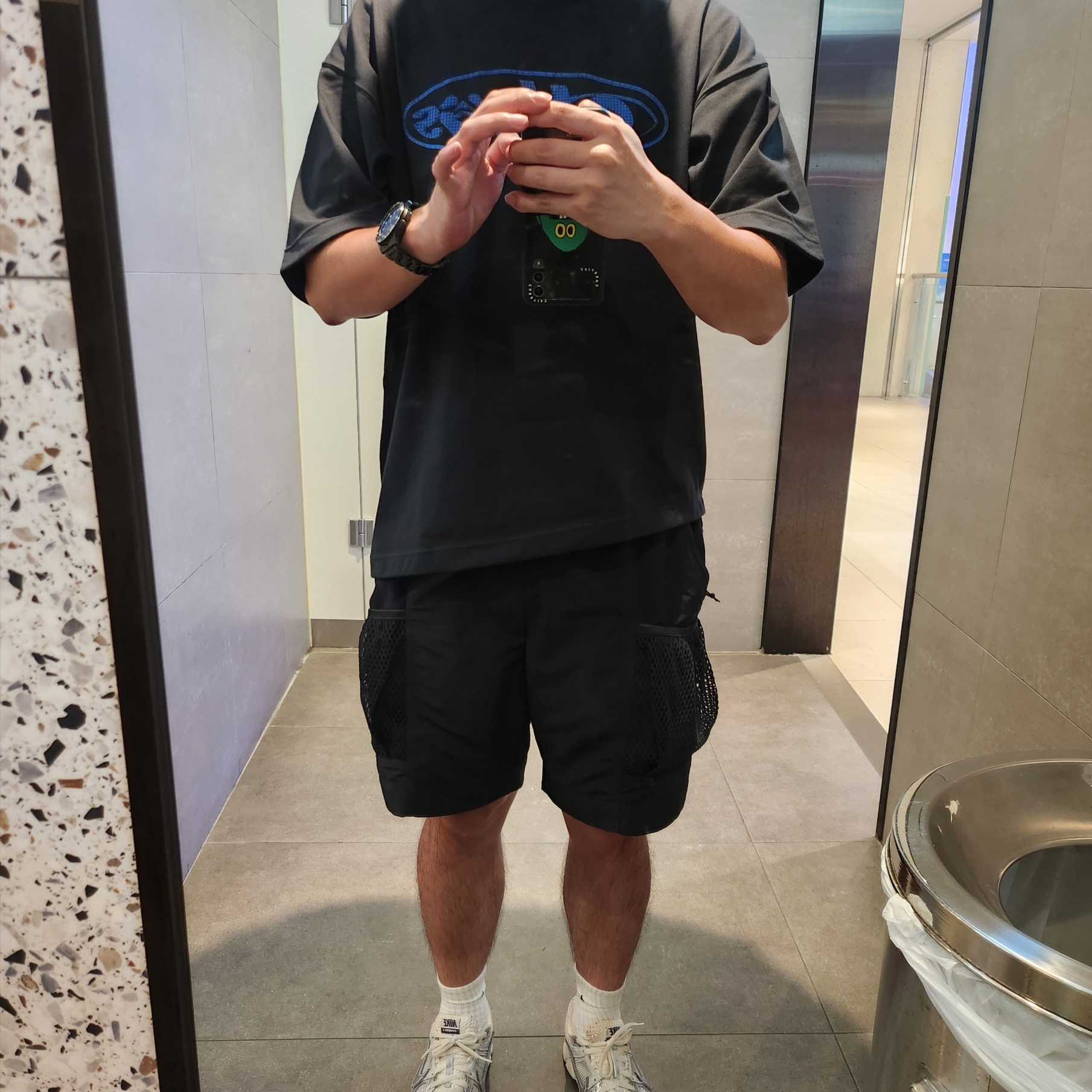Nike x Off-White NRG T-Shirt Black - Asia, Nike ACG Snowgrass Cargo Shorts Black - Asia 착용 스타일 - 2