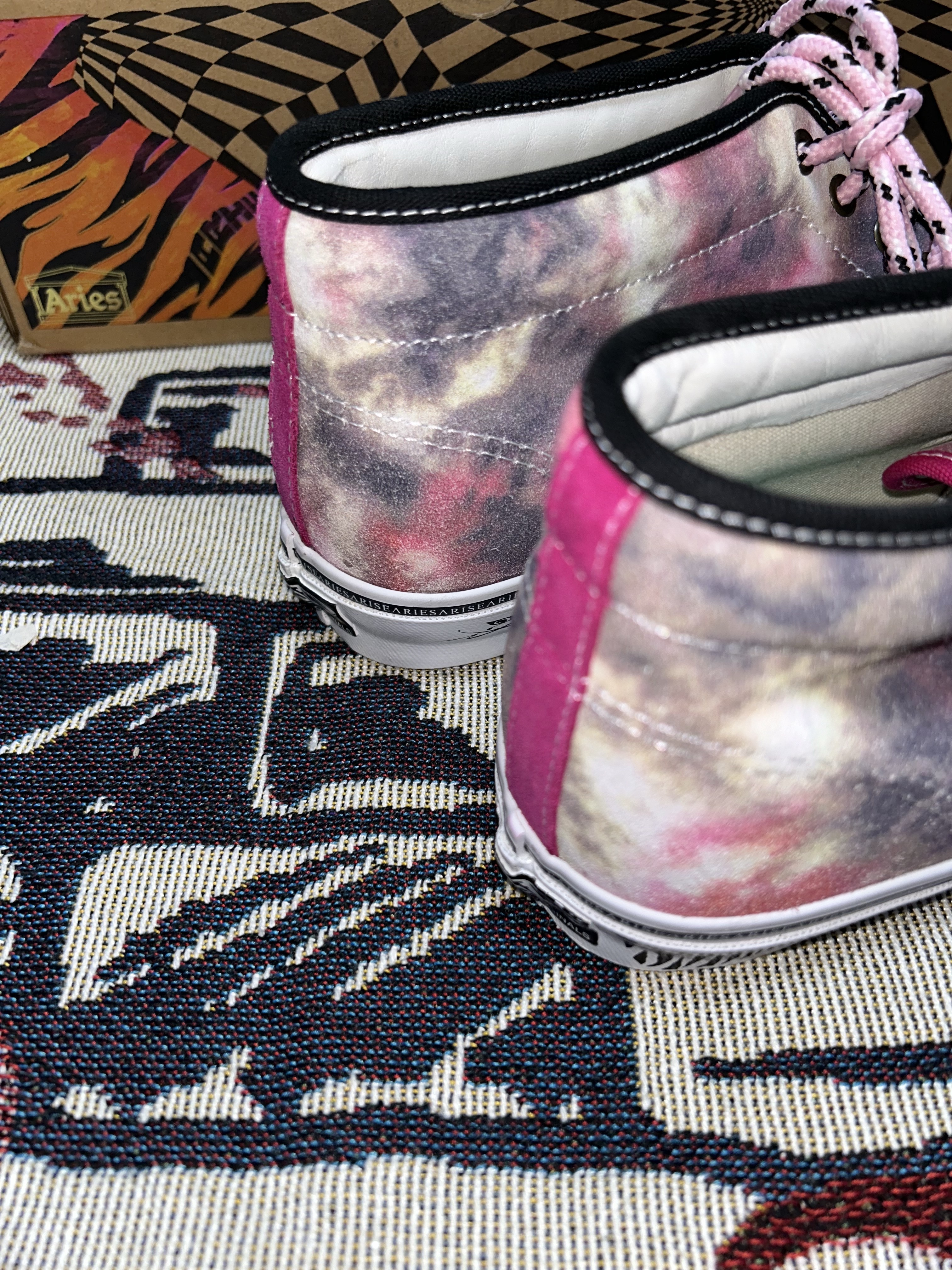 Vans Vault x Aries OG Chukka Boot LX Tie Dye 착용 스타일 - 6
