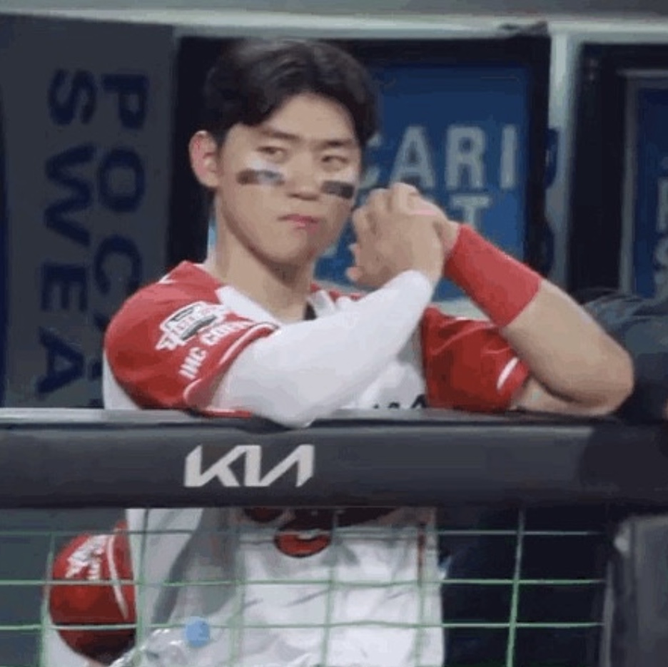 Kia Tigers x IAB Studio 24 Authentic Hot Summer Uniform White Red (Non Marking Ver.) 착용 스타일 - 1