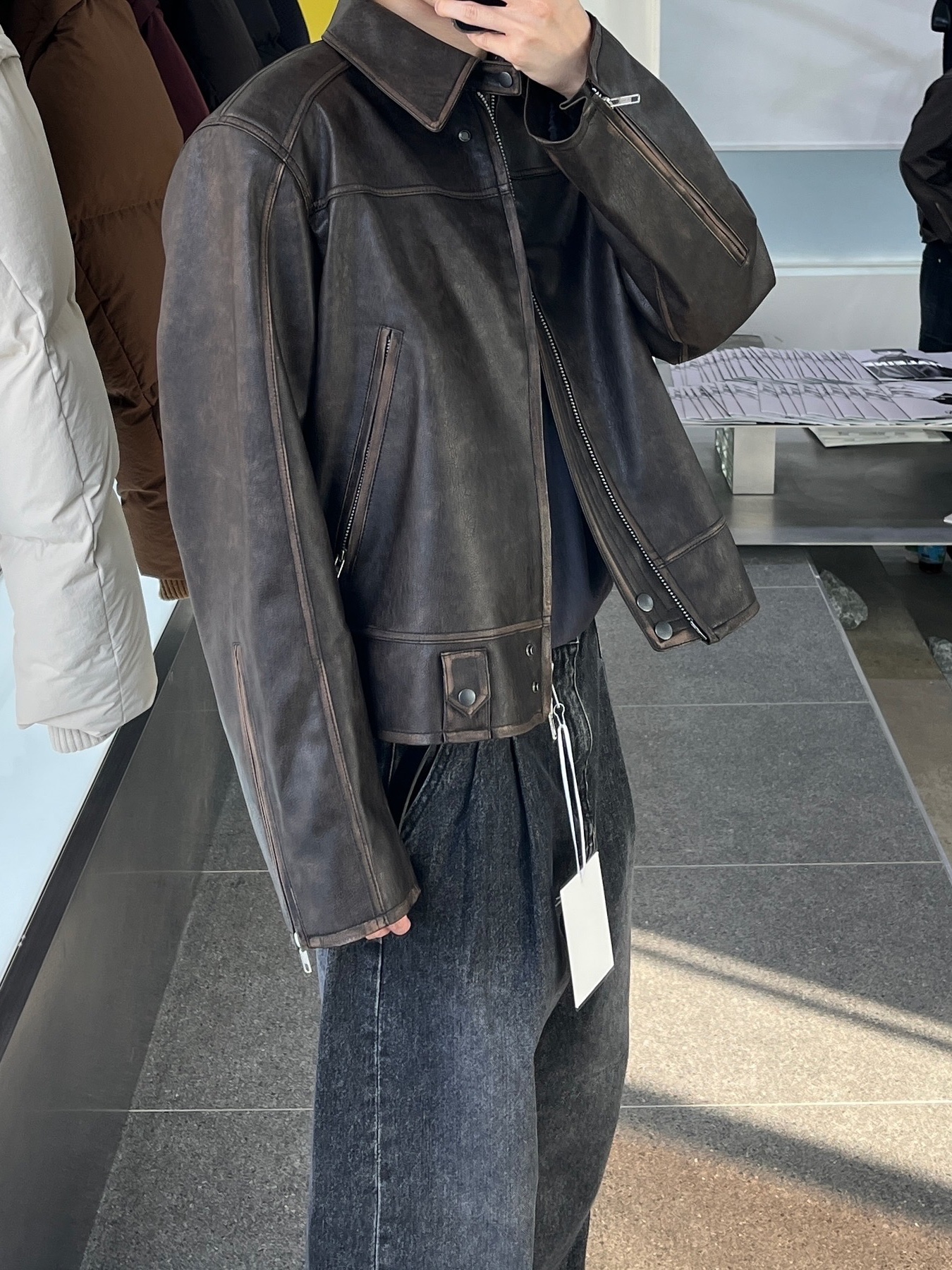 Haleine 3D Distressed Faux Leahter Jacket Black (VJ301), Haleine 3D Distressed Faux Leather Jacket Brown (VJ302) 착용 스타일
