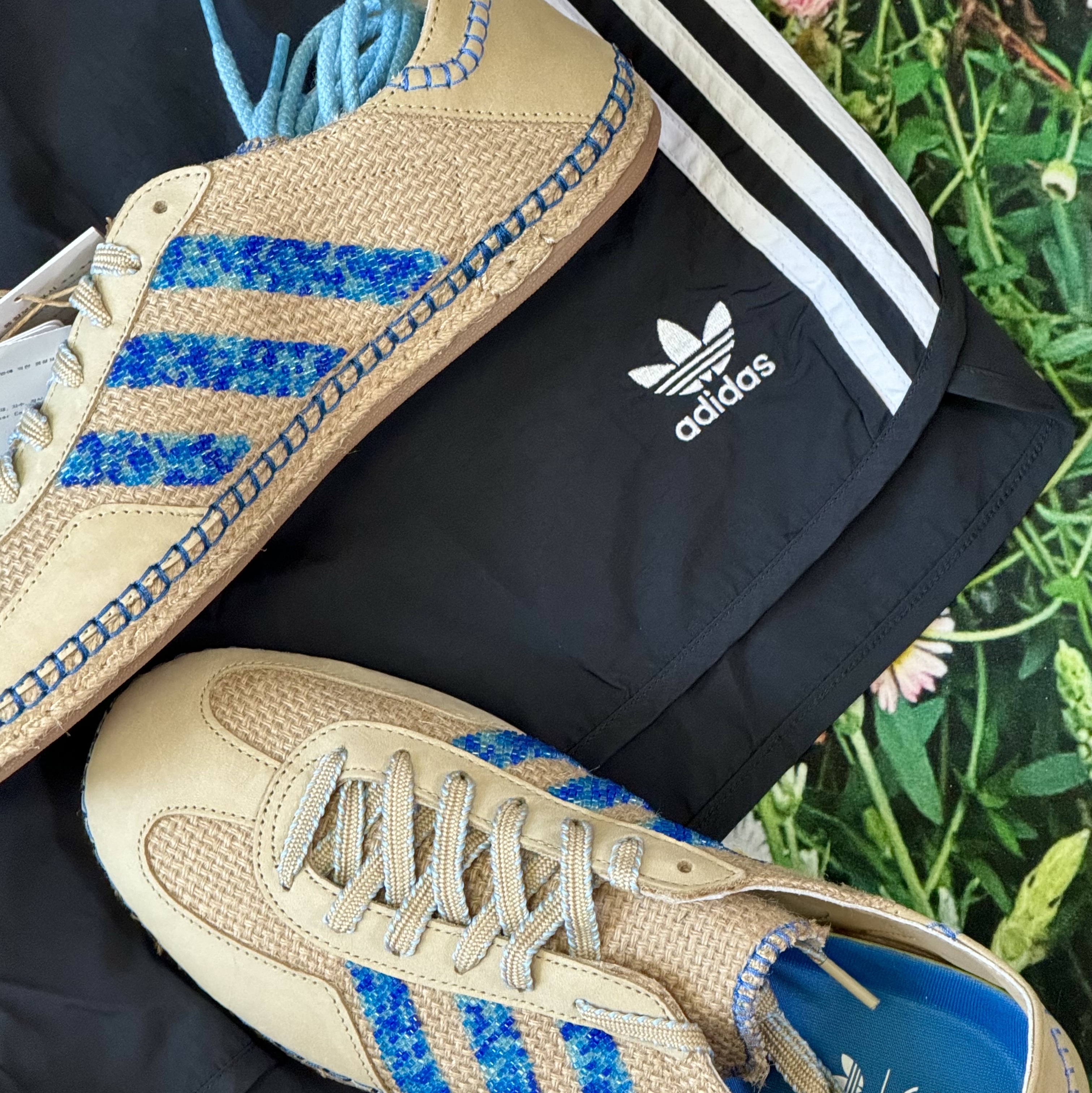 Adidas x Clot Gazelle Linen Khaki Light Blue, Adidas Adicolor Classic Sprinter Shorts Black - US Sizing 착용 스타일 - 3