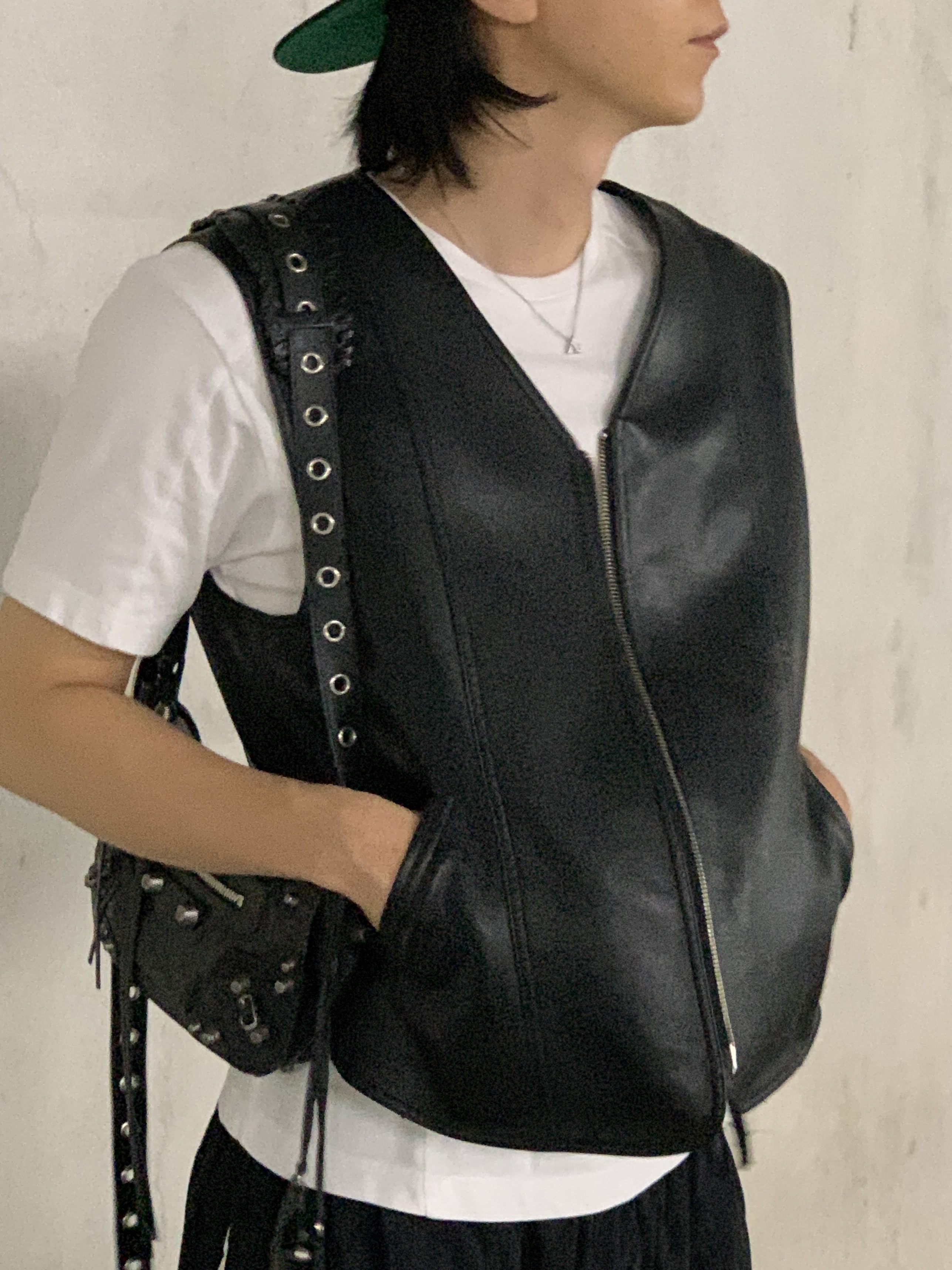 Supreme Script New Era Black - 23SS, Nike x Martine Rose Shox MR4 Black 착용 스타일 - 3