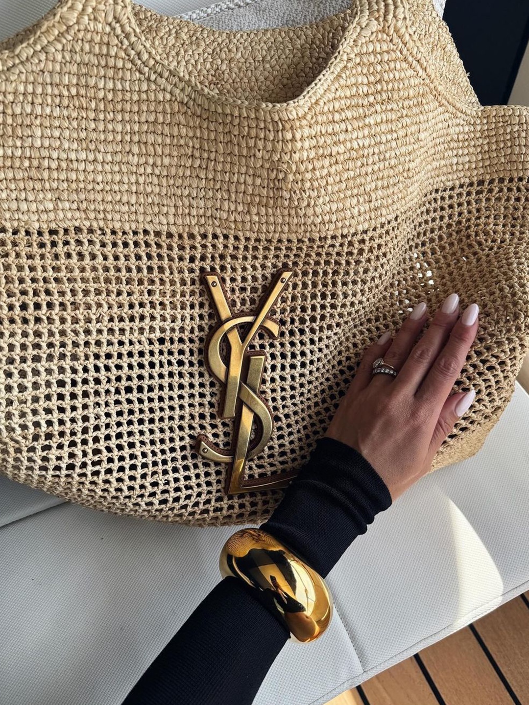 Saint Laurent Panier Small Bag in Crochet Raffia and Smooth Leather Naturel, Saint Laurent Panier Small Bag in Raffia Naturel 착용 스타일 - 4