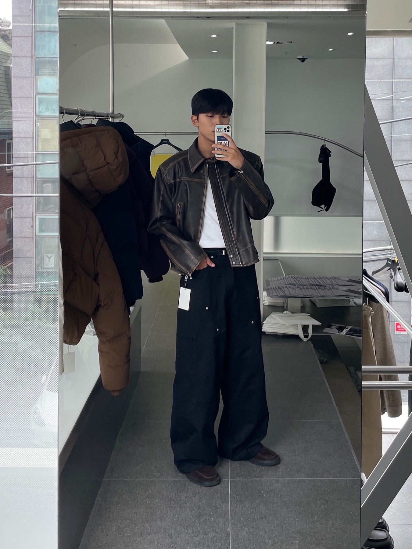 Haleine 3D Distressed Faux Leahter Jacket Black (VJ301), Haleine 3D Distressed Faux Leather Jacket Brown (VJ302) 착용 스타일