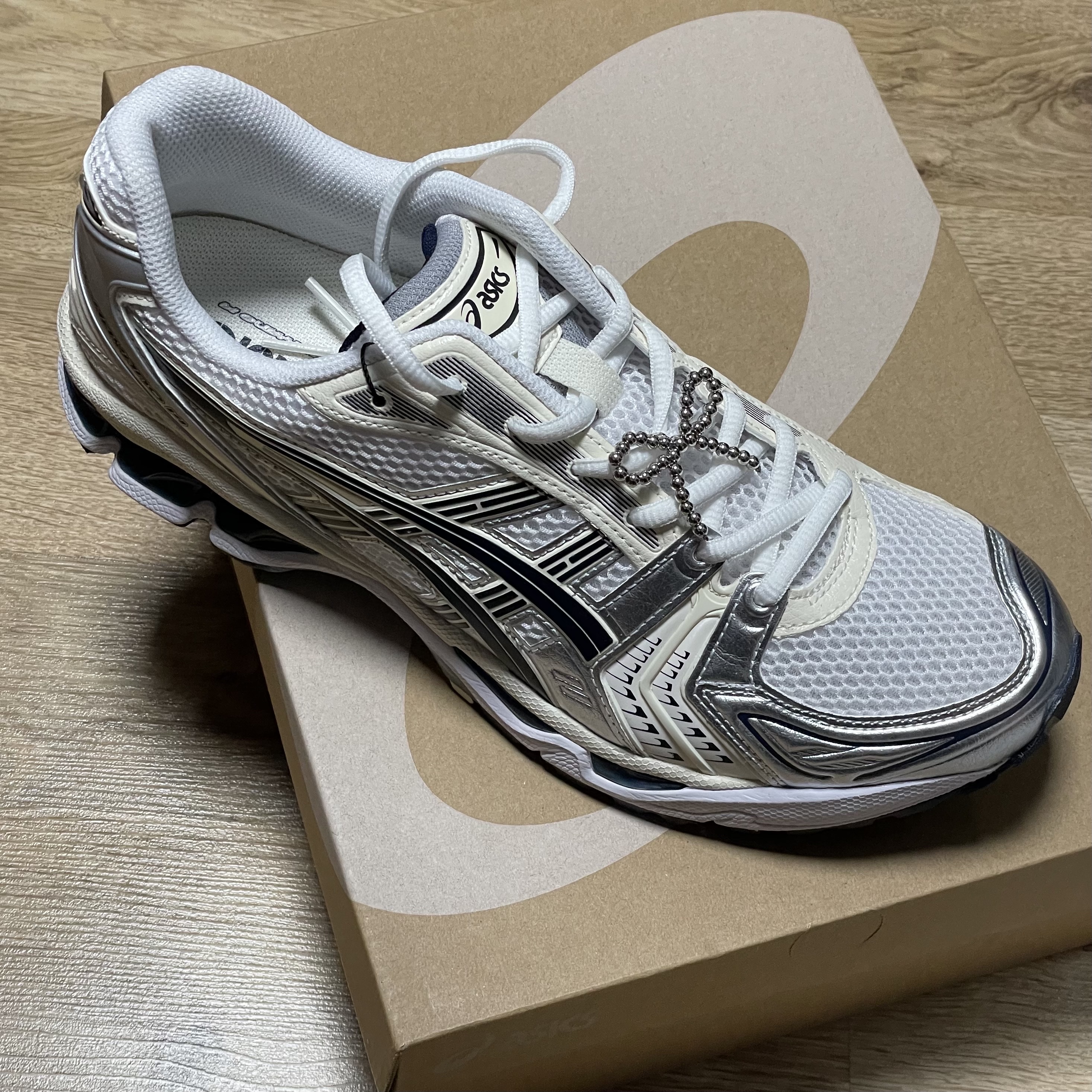 (W) Asics Gel-Kayano 14 White Midnight 착용 스타일