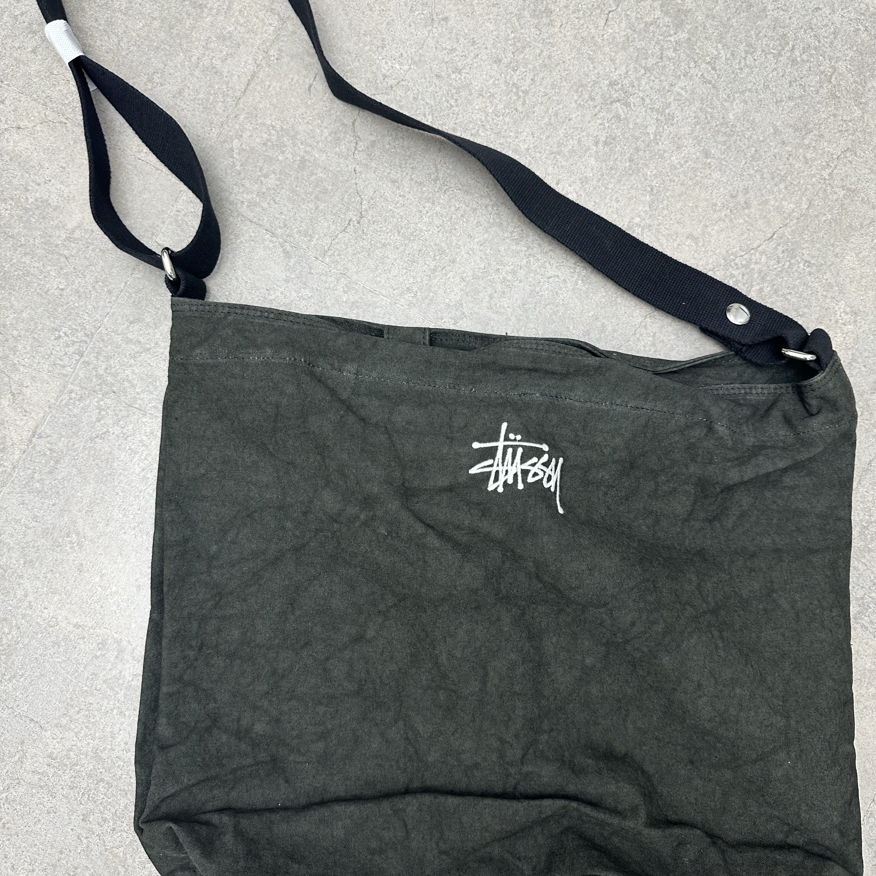 Stussy Canvas Crossbody Bag Washed Black, Stussy DNA Pigment Dyed T-Shirt Natural 착용 스타일 - 2
