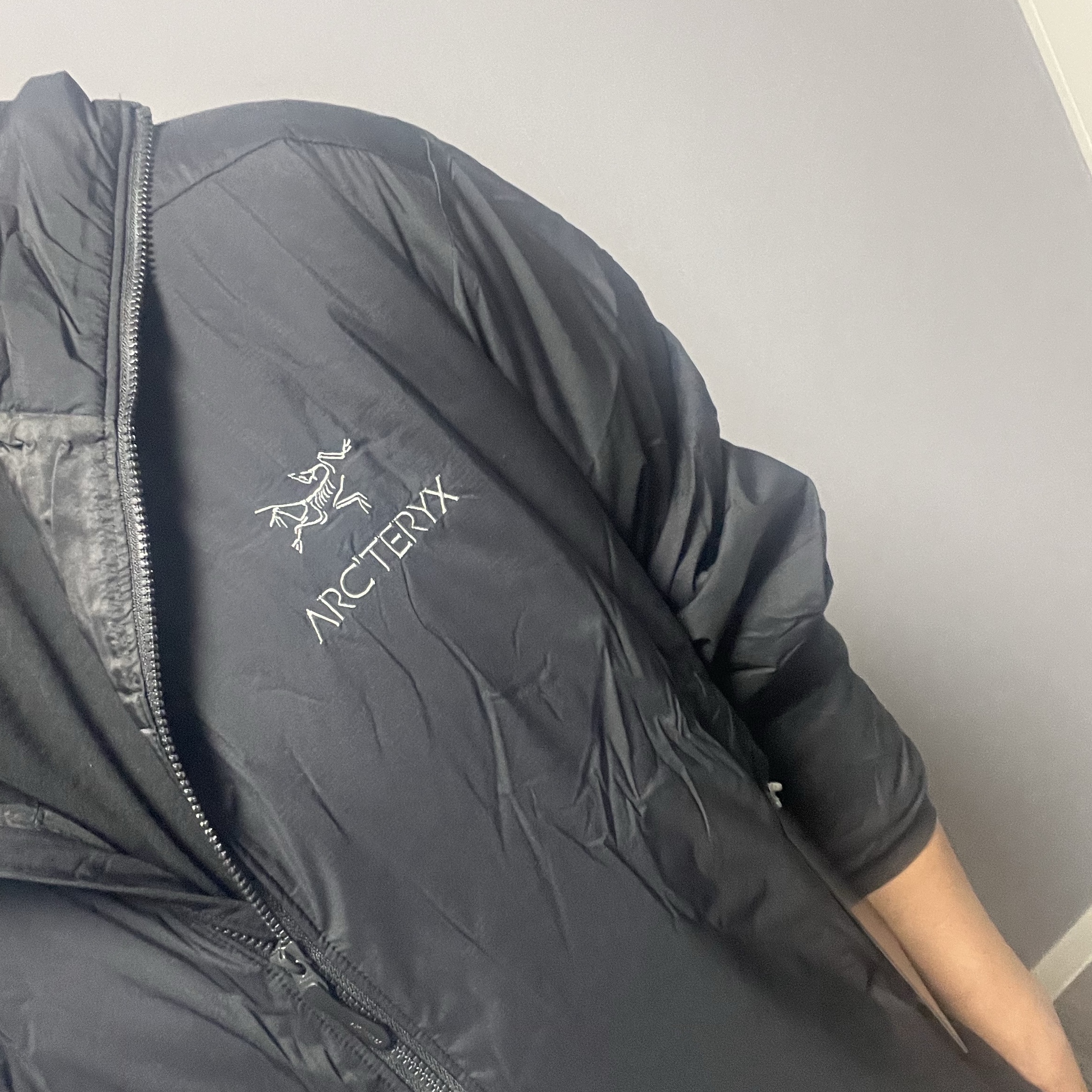 Arc'teryx Atom LT Hoody Black 착용 스타일 - 1