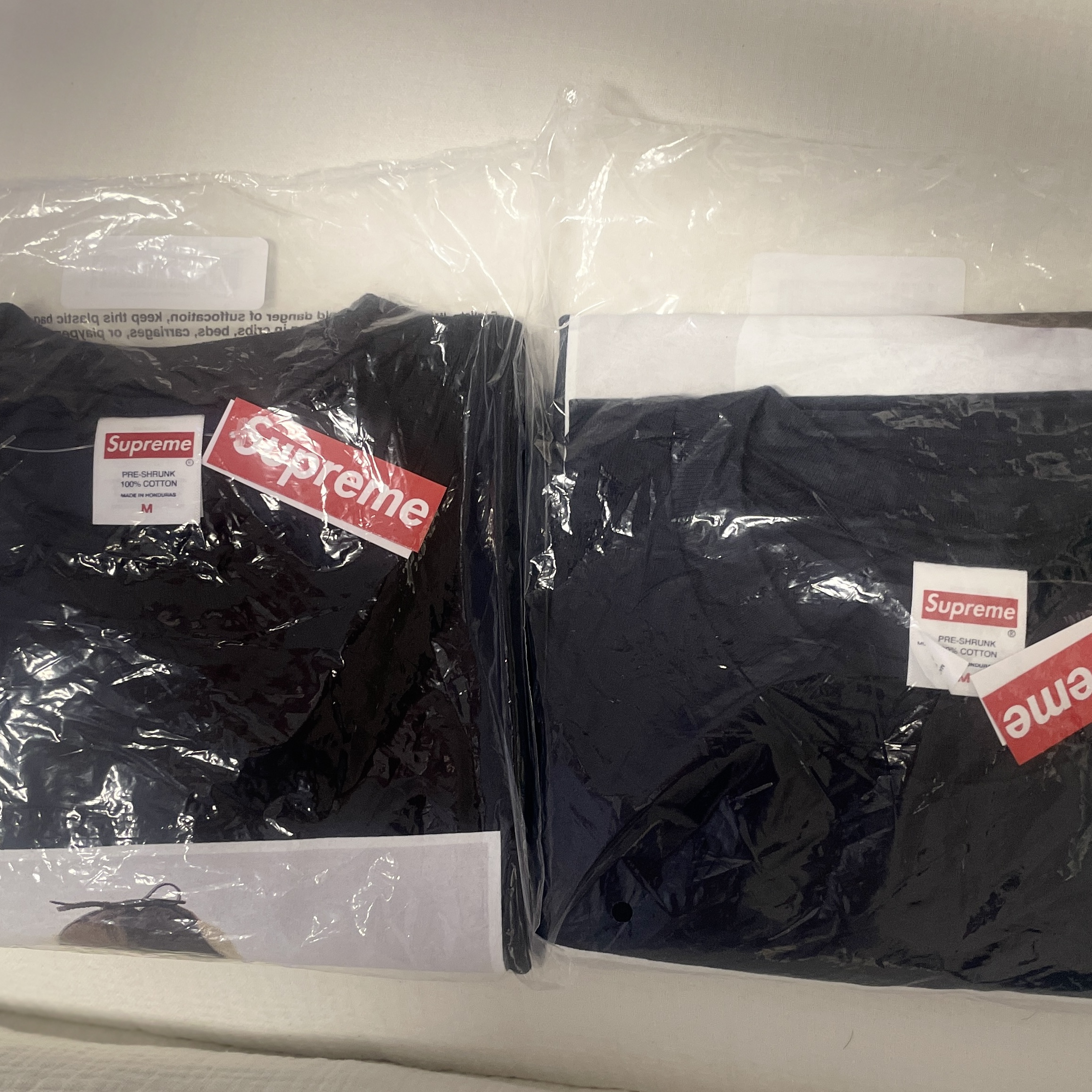 Supreme Tyler The Creator T-Shirt Navy - 24FW, Supreme Tyler The Creator T-Shirt Black - 24FW 착용 스타일 - 2