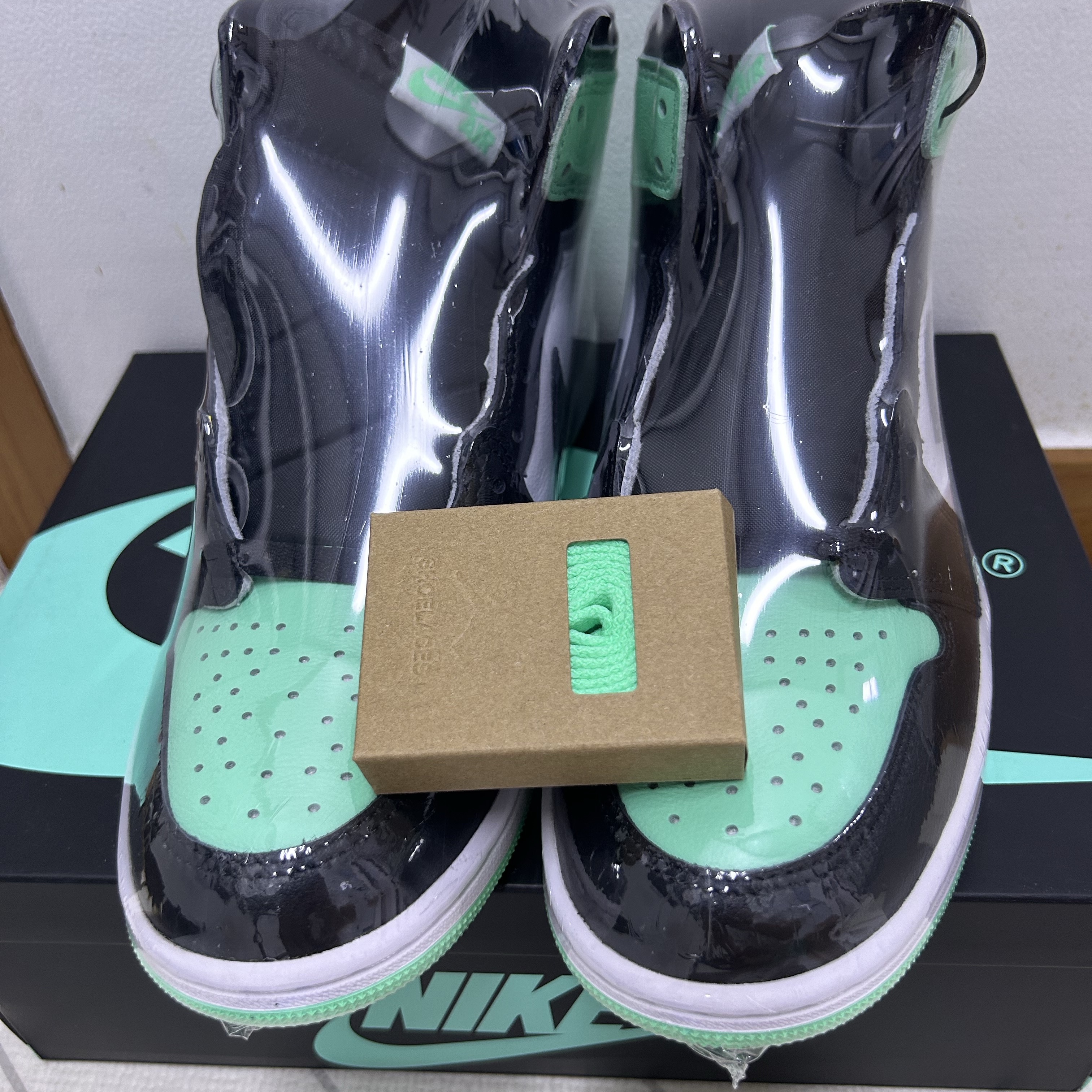 Jordan 1 Retro High OG Green Glow 착용 스타일