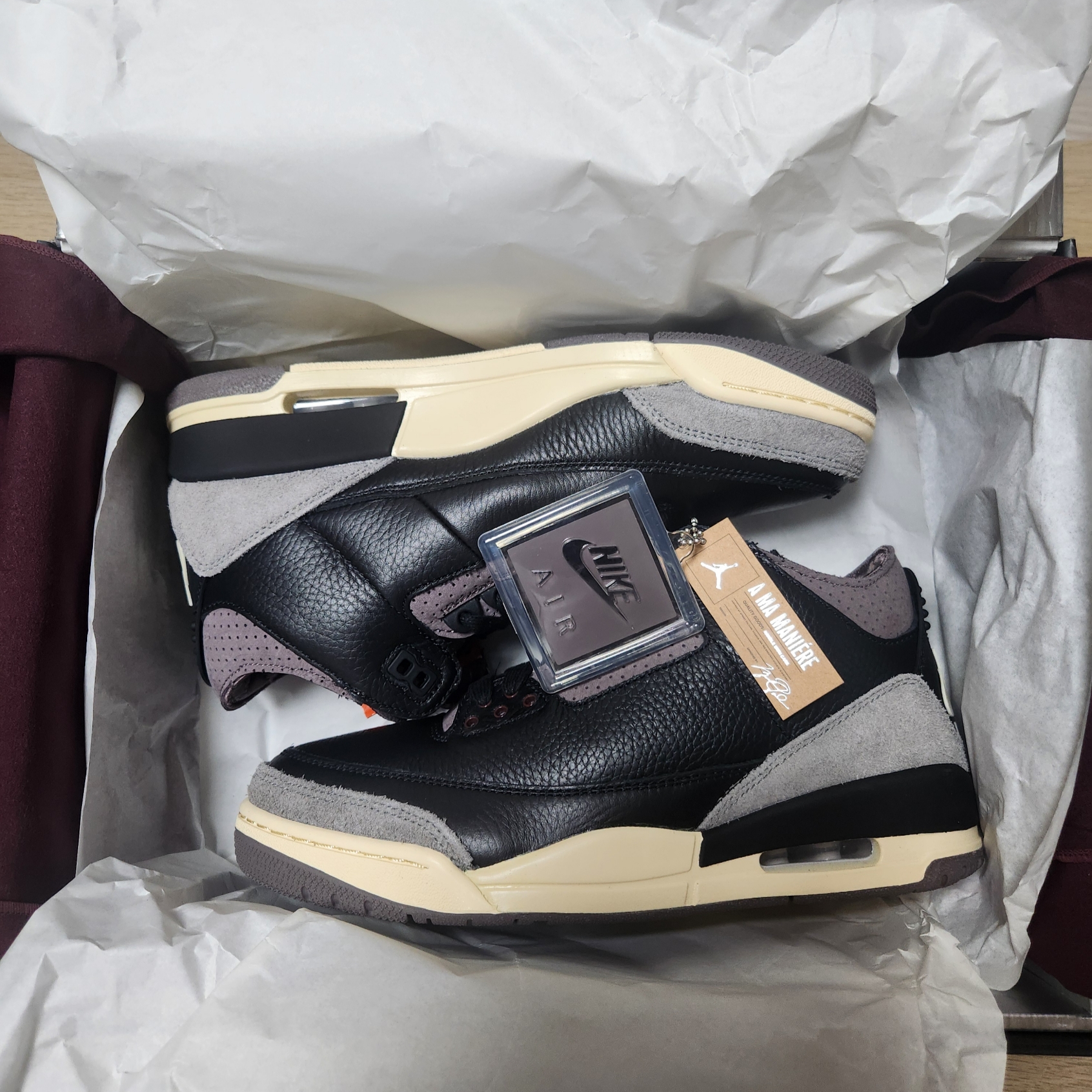 (W) Jordan 3 x A Ma Maniere Retro OG SP Black and Flat Pewter 착용 스타일 - 1