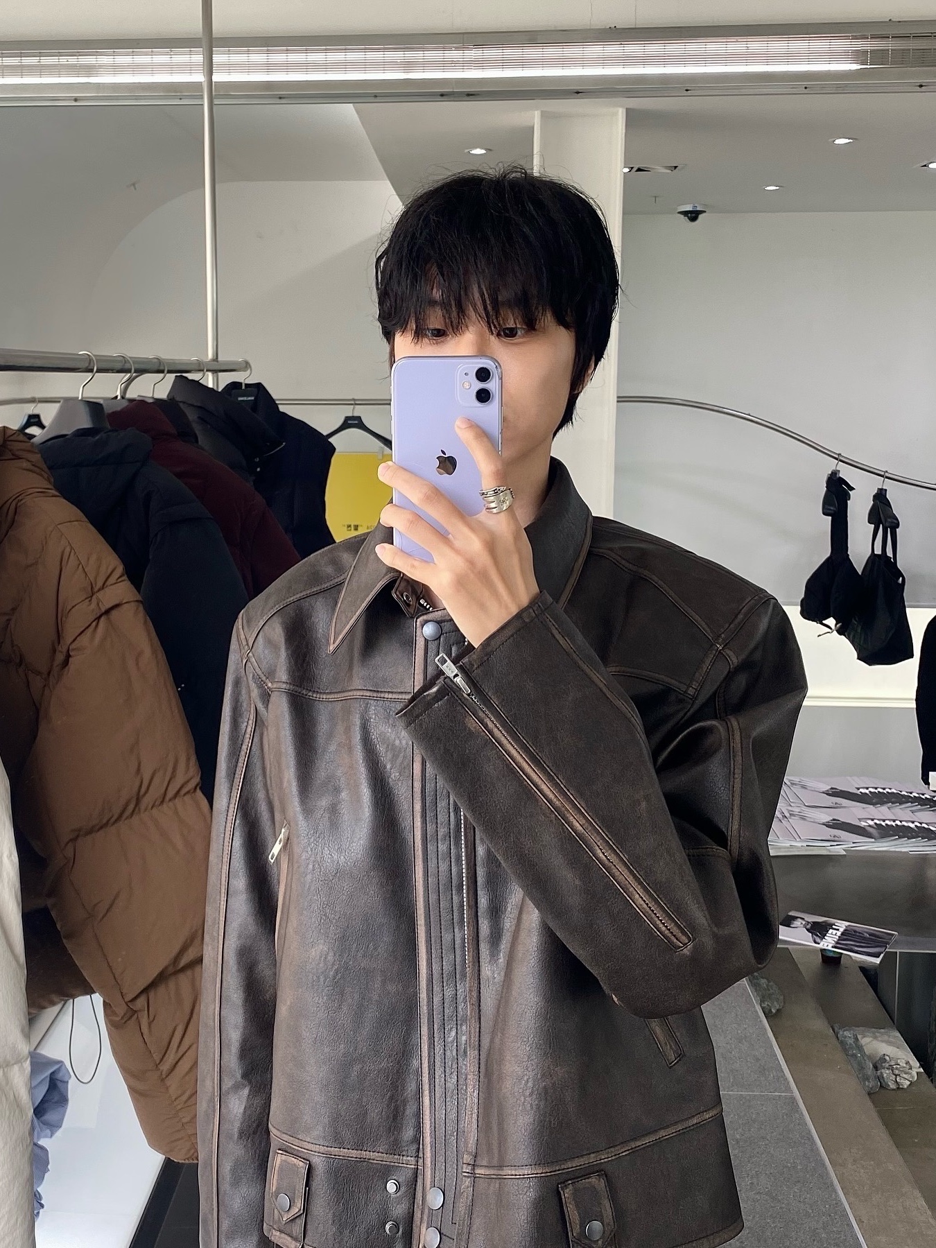 Haleine 3D Distressed Faux Leahter Jacket Black (VJ301), Haleine 3D Distressed Faux Leather Jacket Brown (VJ302) 착용 스타일