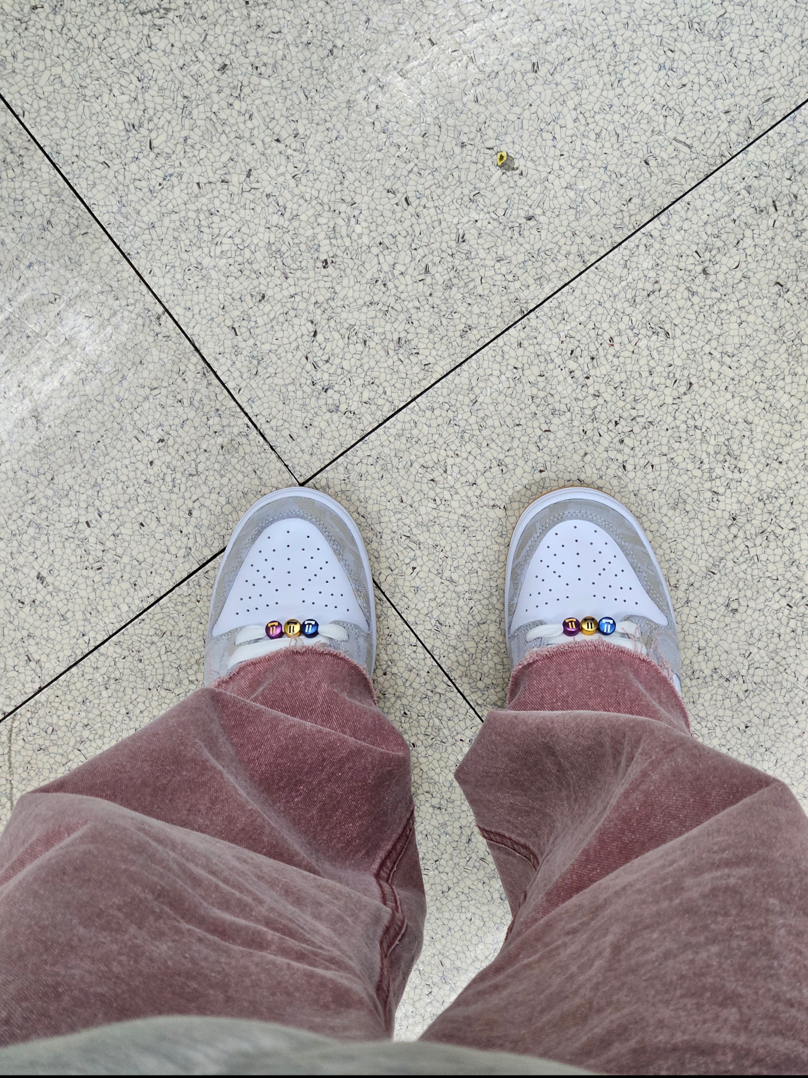 Nike x Rayssa Leal SB Dunk Low PRM Pure Platinum Vivid Purple 착용 스타일