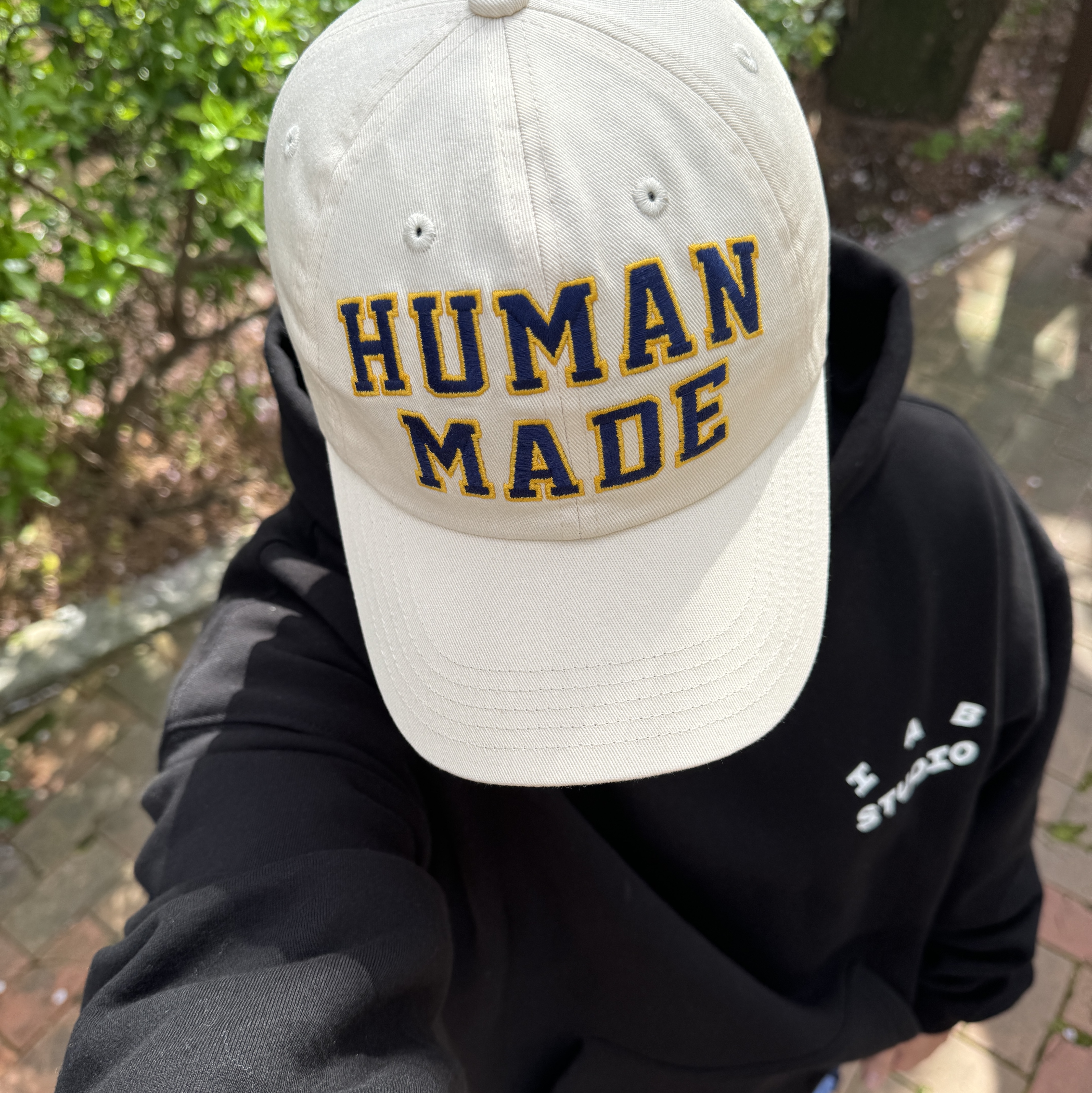 IAB Studio Hoodie Black, Human Made 6-Panel Twill Cap #2 White 착용 스타일