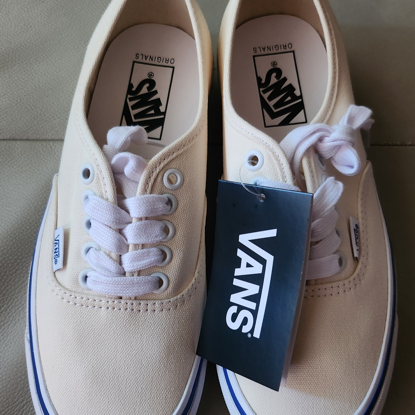 Vans Vault OG Authentic LX Classic White 착용 스타일