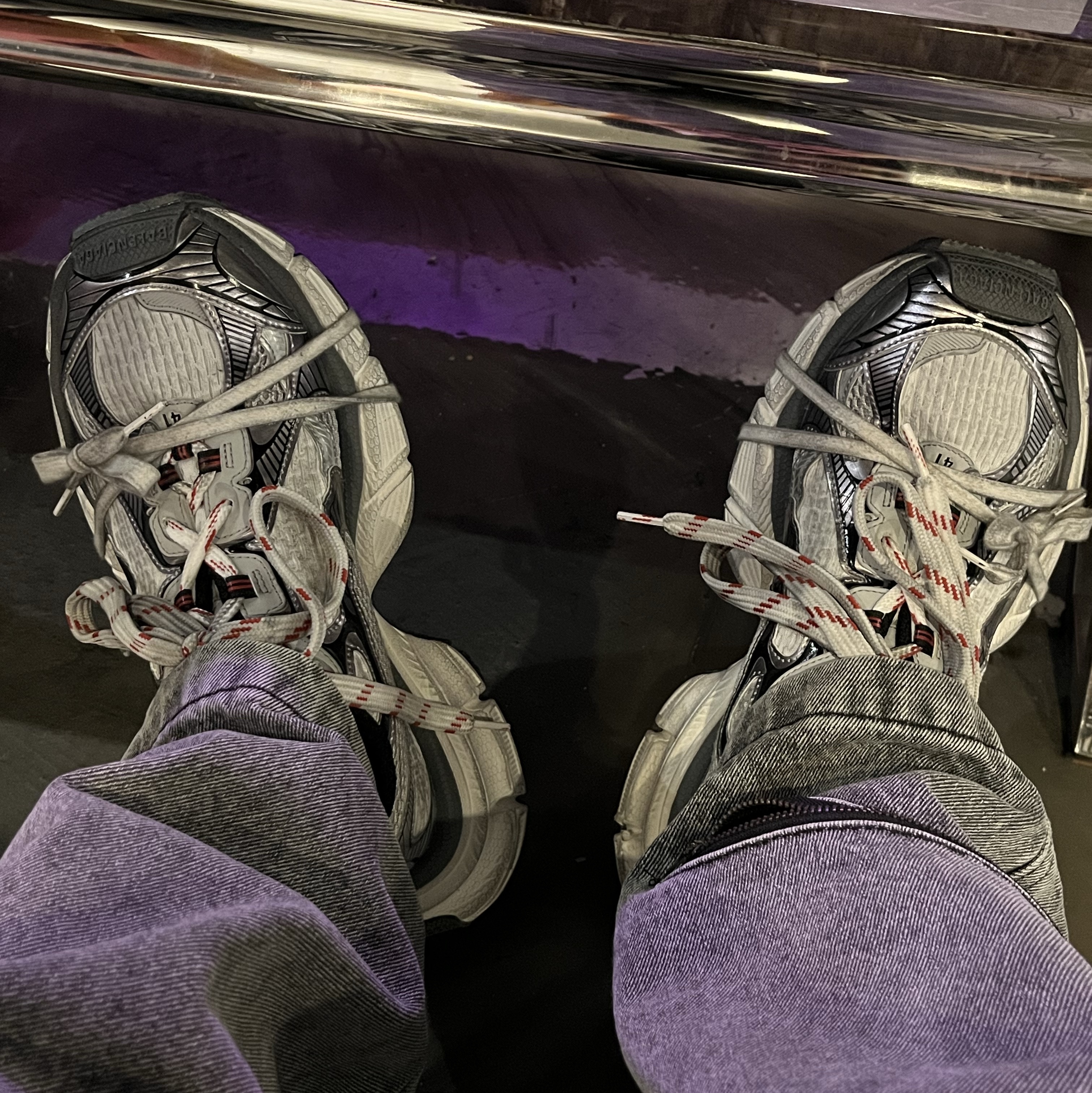 Balenciaga 3XL Sneakers Grey White Red 착용 스타일 - 2