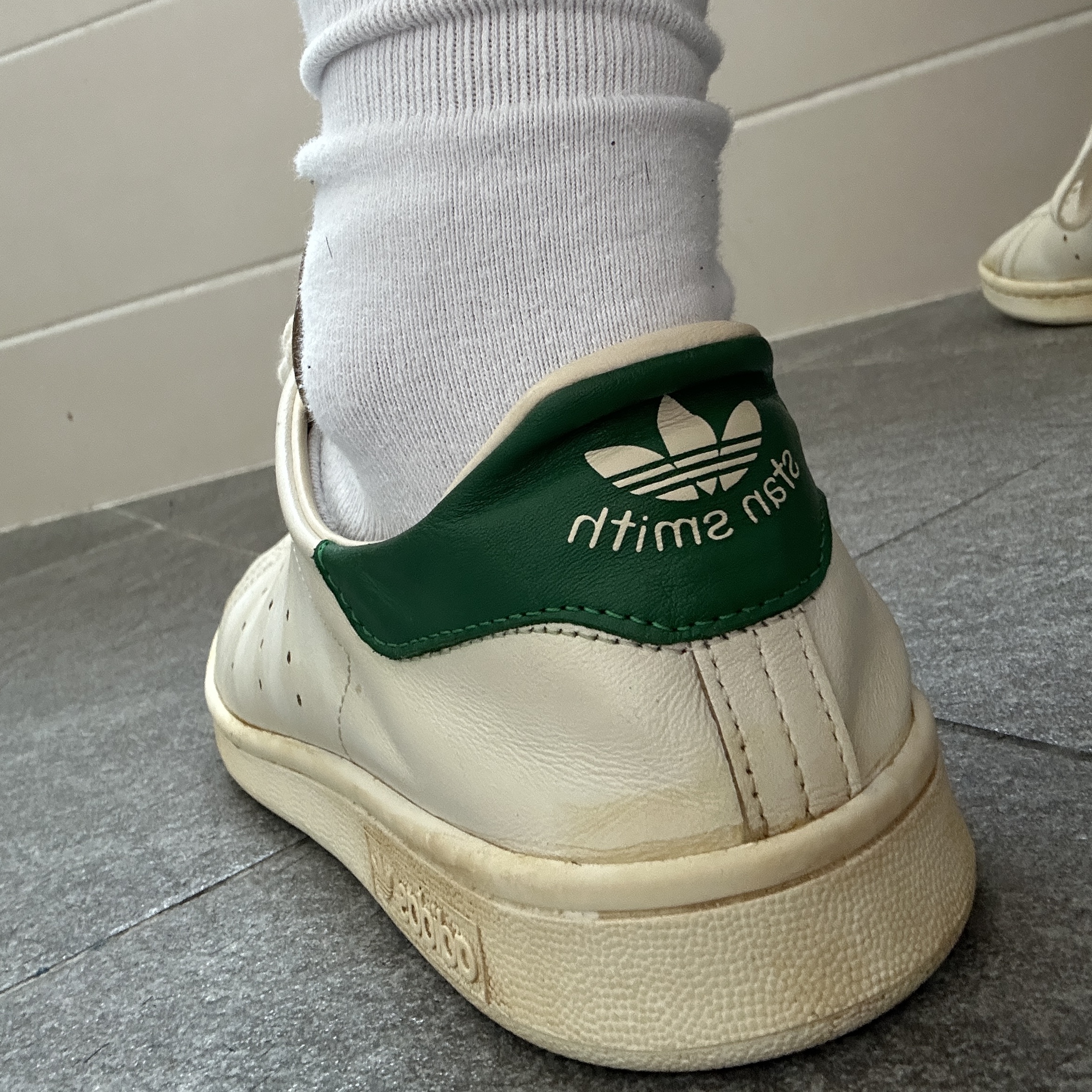 Adidas Stan Smith Decon Cloud White Green 착용 스타일 - 3