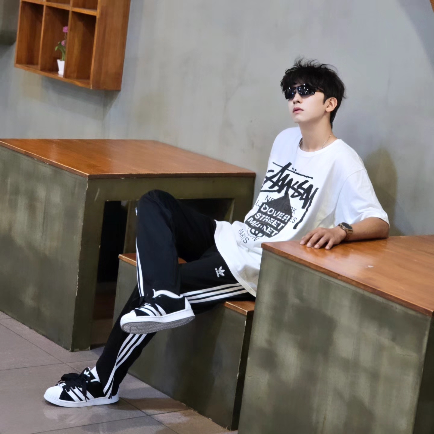 Stussy DSM World Tour T-Shirt White, Stussy DSM World Tour T-Shirt White 2023 착용 스타일 - 2