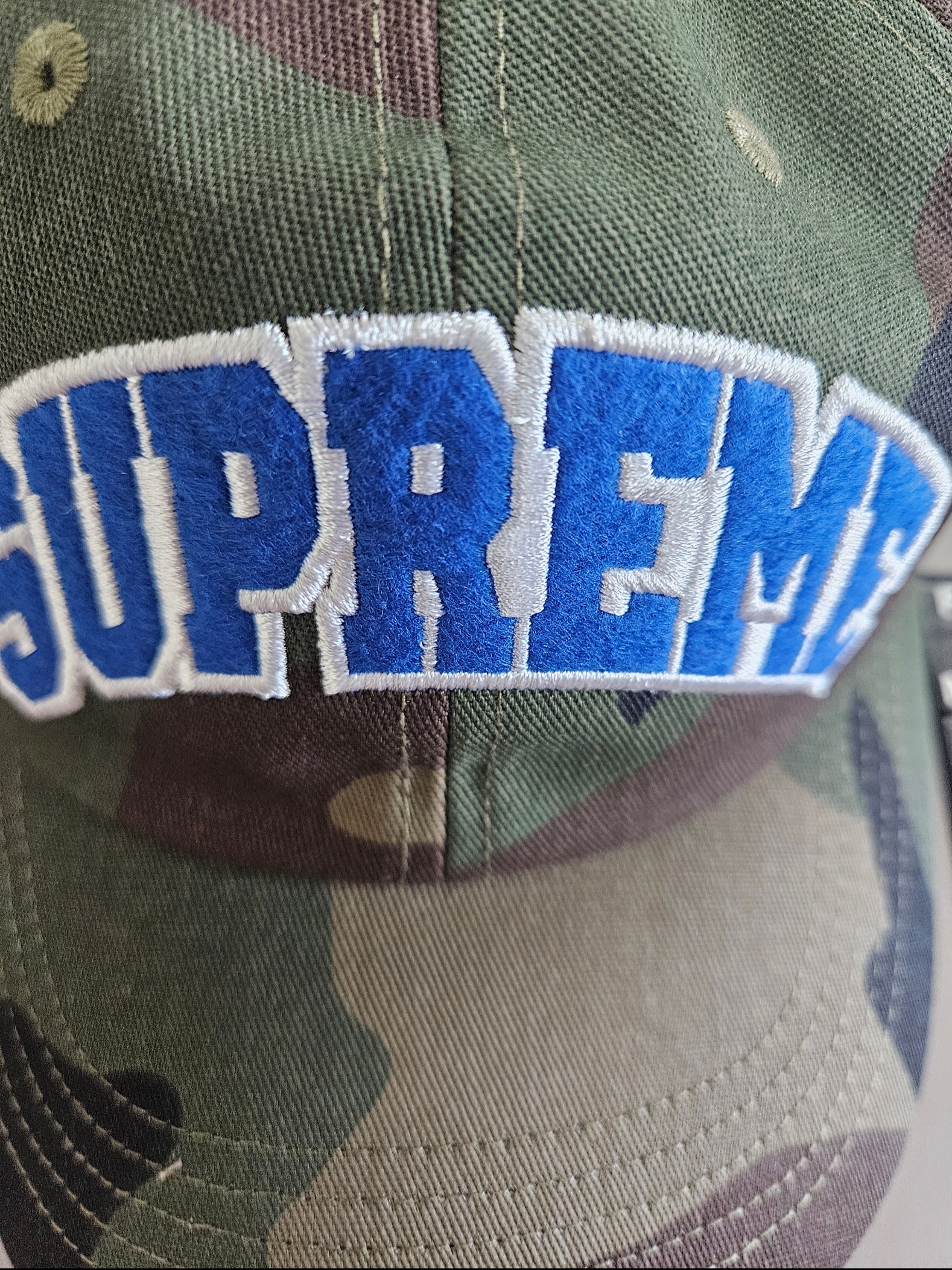 Supreme Felt Arc 6-Panel Woodland Camo - 24FW 착용 스타일 - 2