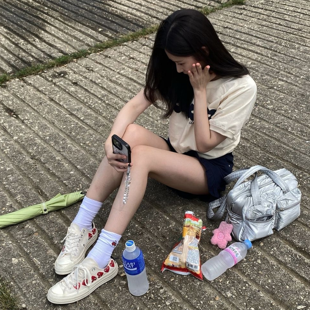 Converse x Play Comme des Garcons Chuck 70 Ox Multi-Heart White 착용 스타일 - 2