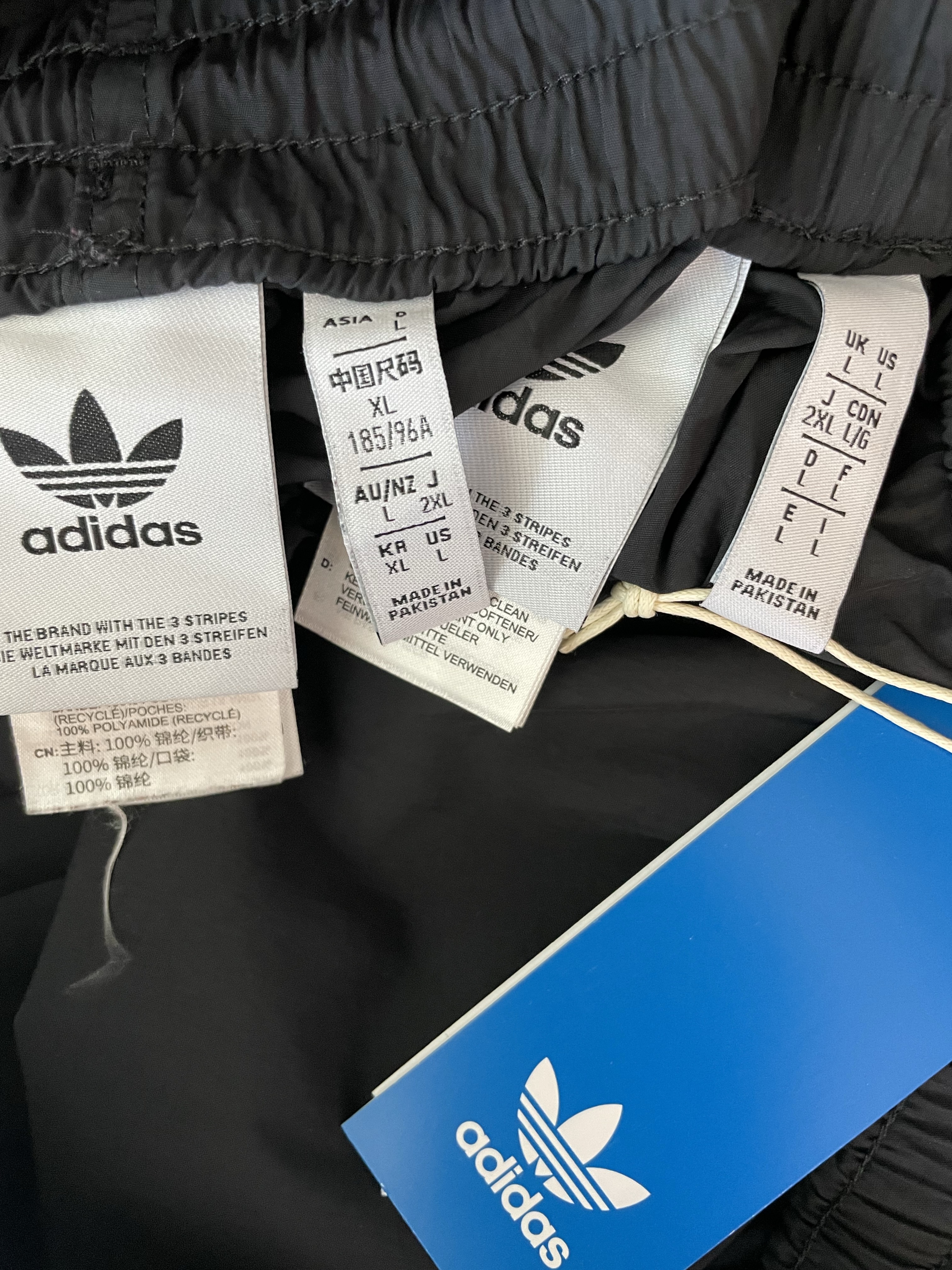 Adidas Adicolor Classic Sprinter Shorts Black - US Sizing, Adidas Adicolor Classic Sprinter Shorts Black - KR Sizing 착용 스타일 - 2