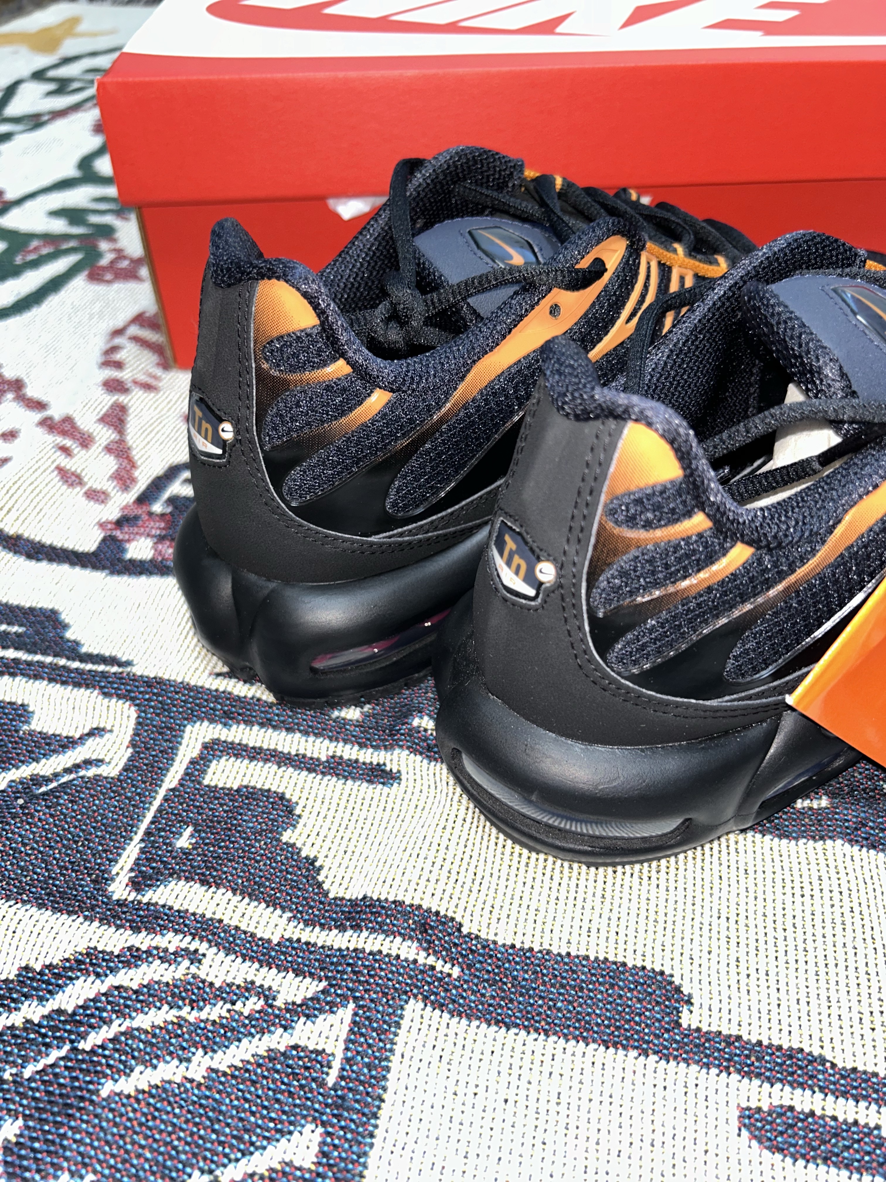 Nike Air Max Plus Pure Dark Obsidian Monarch 착용 스타일 - 6