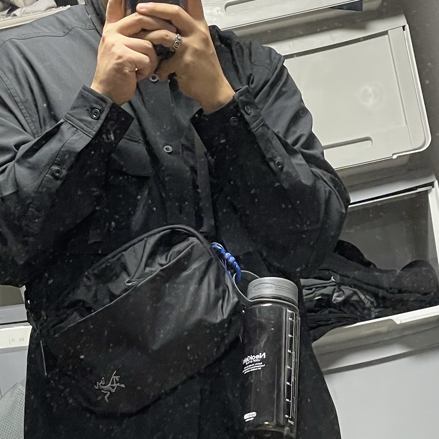 Arc'teryx Heliad 6 Crossbody Bag Black 착용 스타일