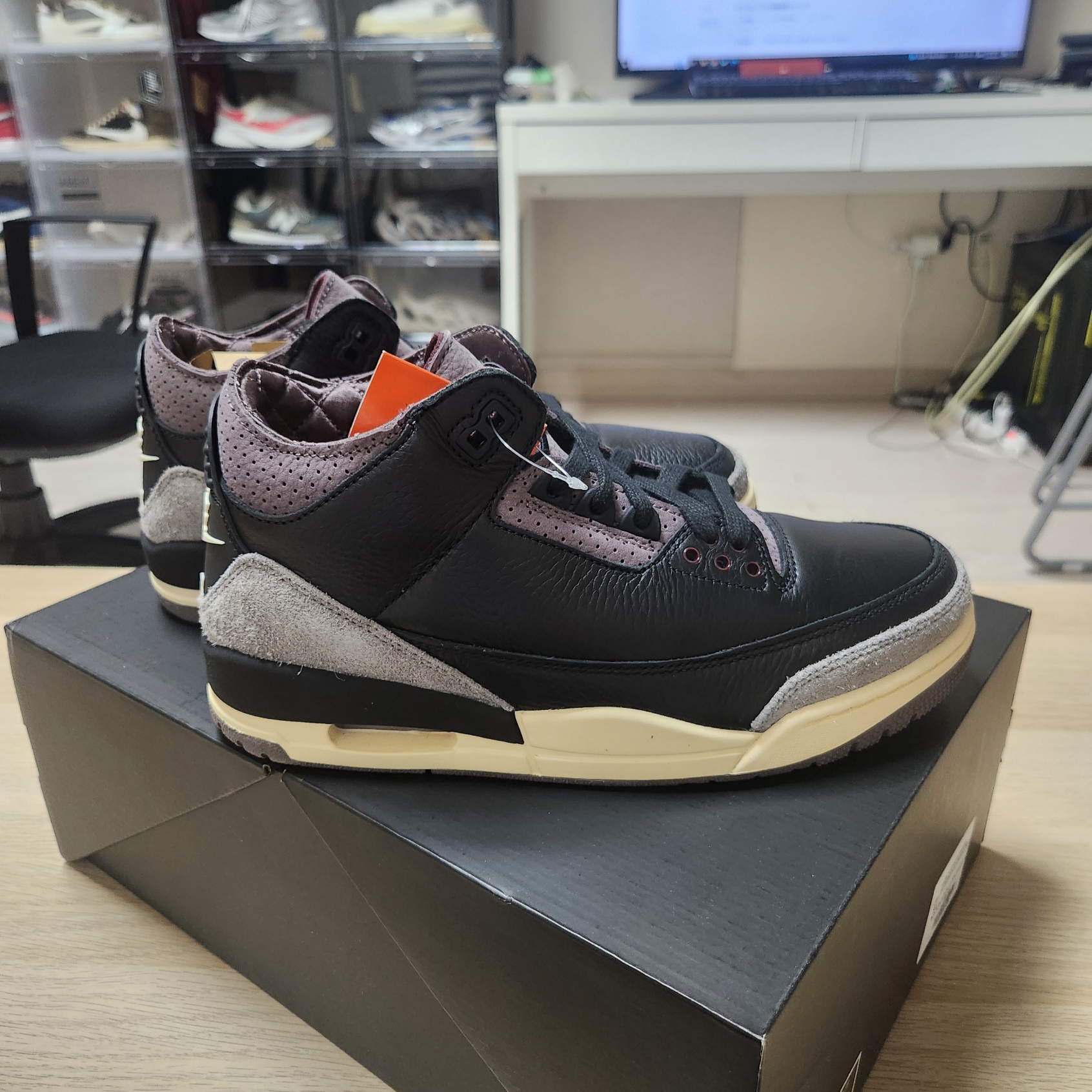 (W) Jordan 3 x A Ma Maniere Retro OG SP Black and Flat Pewter 착용 스타일 - 10