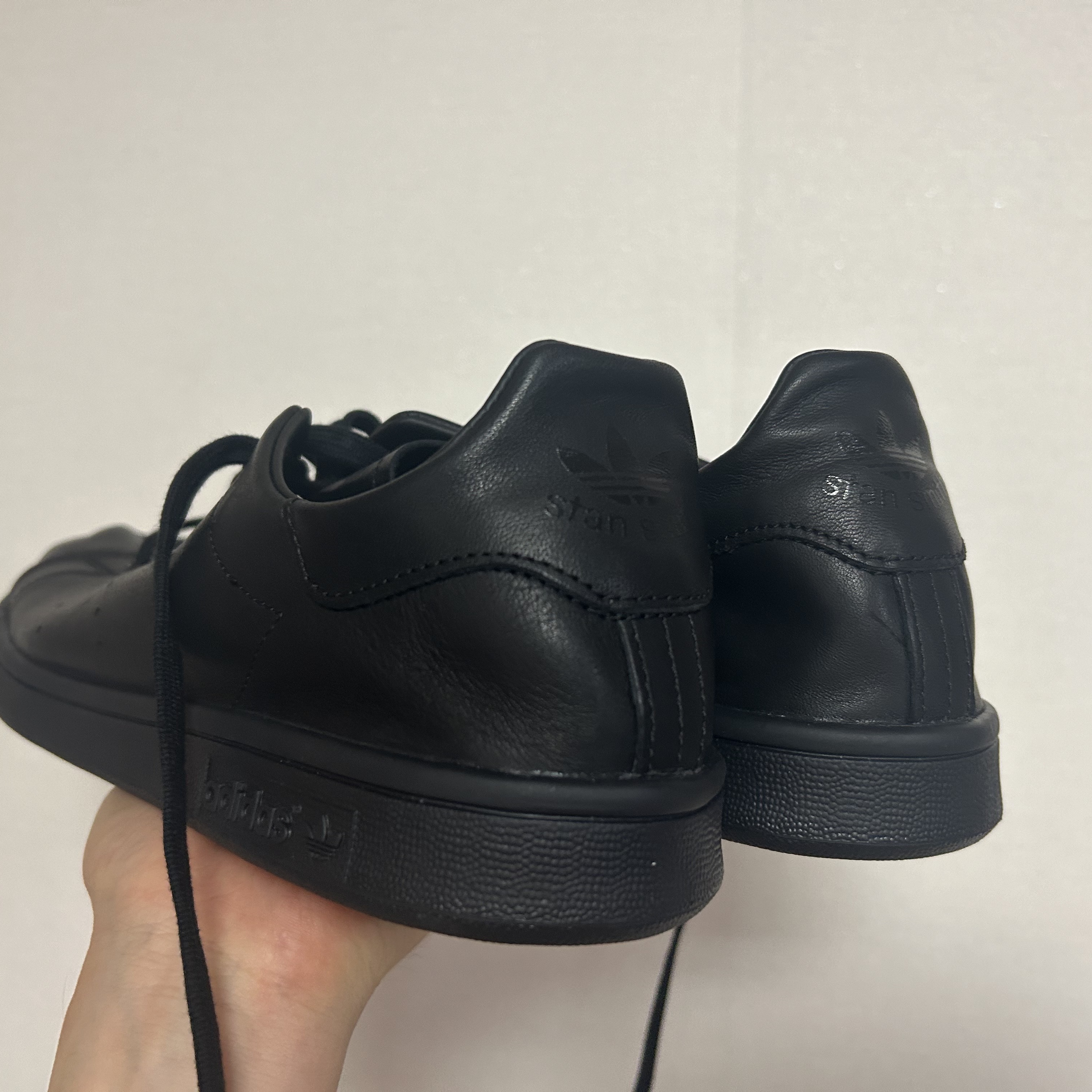 Adidas Stan Smith Decon Core Black 착용 스타일 - 3