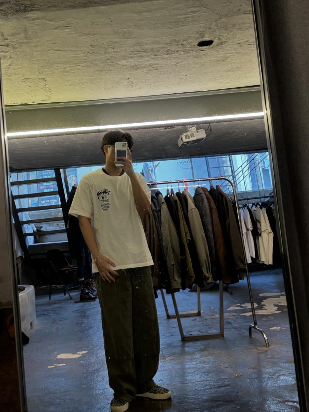 Stussy x Our Legacy Surfman Pigment Dyed T-Shirt Natural, Vans ComfyCush One Bandana Marshmallow Black 착용 스타일 - 1