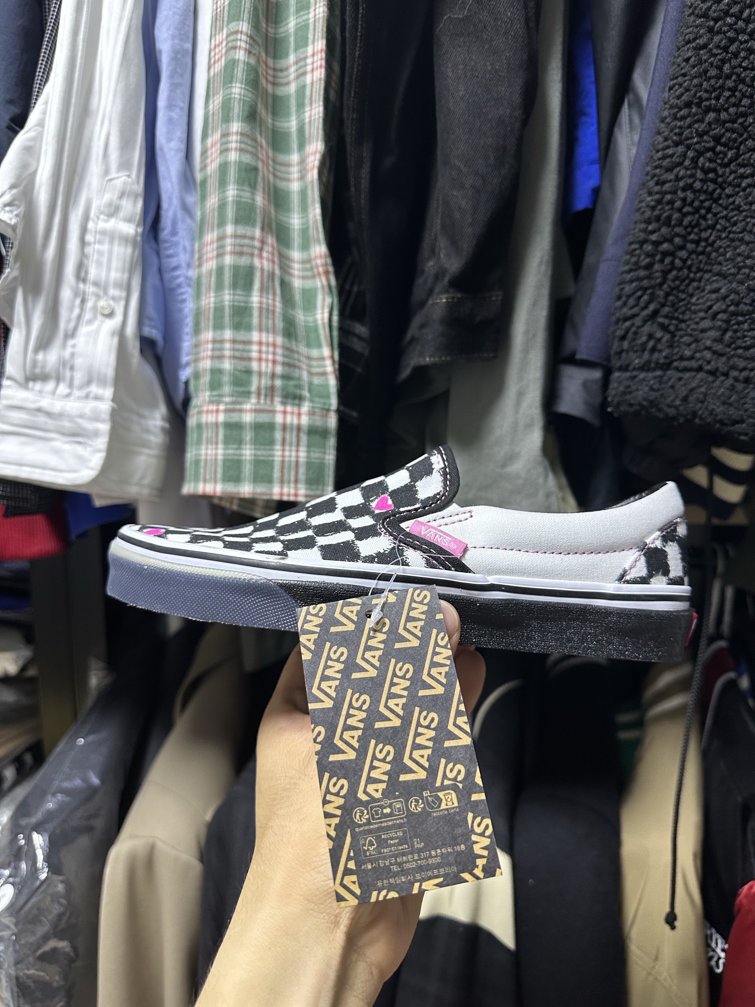 Vans x The Museum Visitor Classic Slip-On Checkerboard Black True White 착용 스타일 - 1
