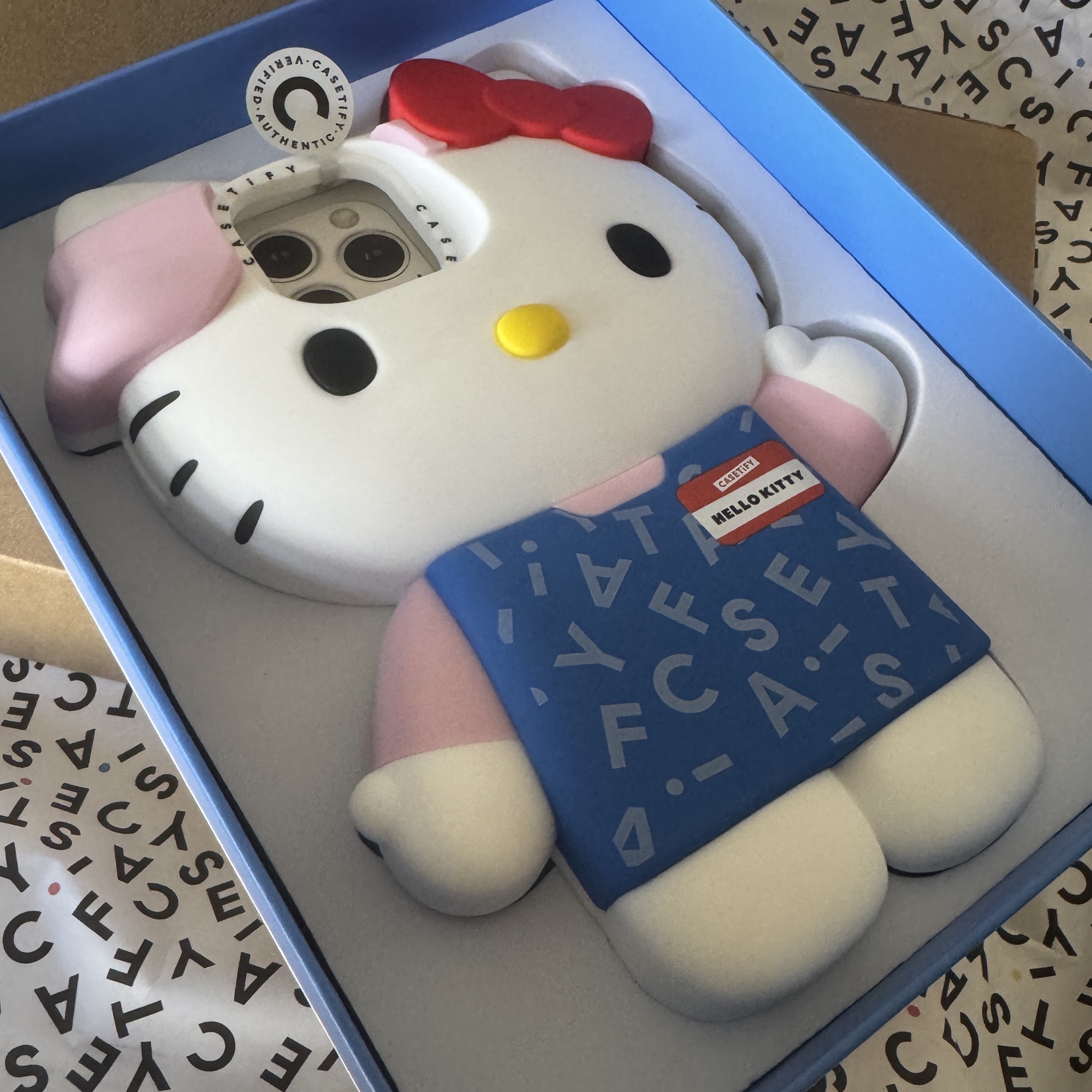 Casetify x Hello Kitty iPhone Shopkeeper Collectible Case 착용 스타일