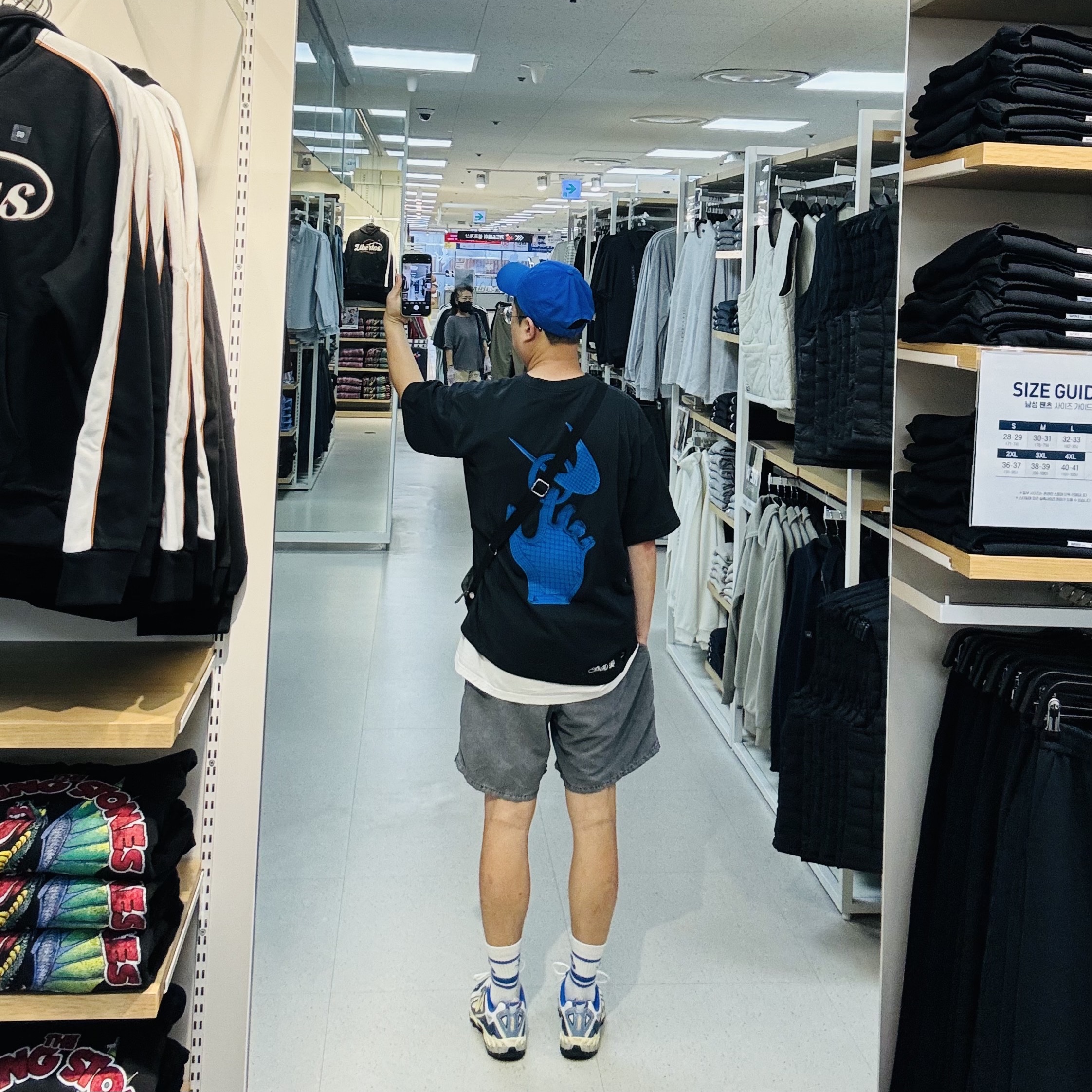 Nike Club Unstructured Futura Washed Cap Game Royal, Nike x Off-White NRG T-Shirt Black - Asia 착용 스타일 - 2