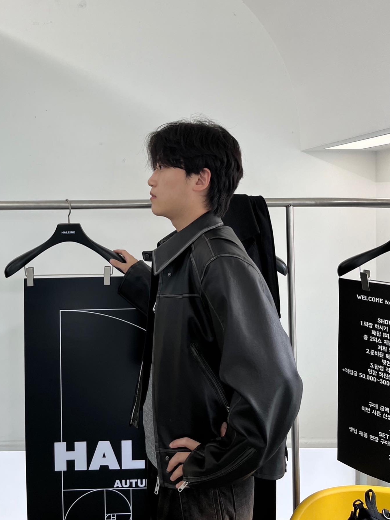Haleine 3D Distressed Faux Leahter Jacket Black (VJ301), Haleine 3D Distressed Faux Leather Jacket Brown (VJ302) 착용 스타일