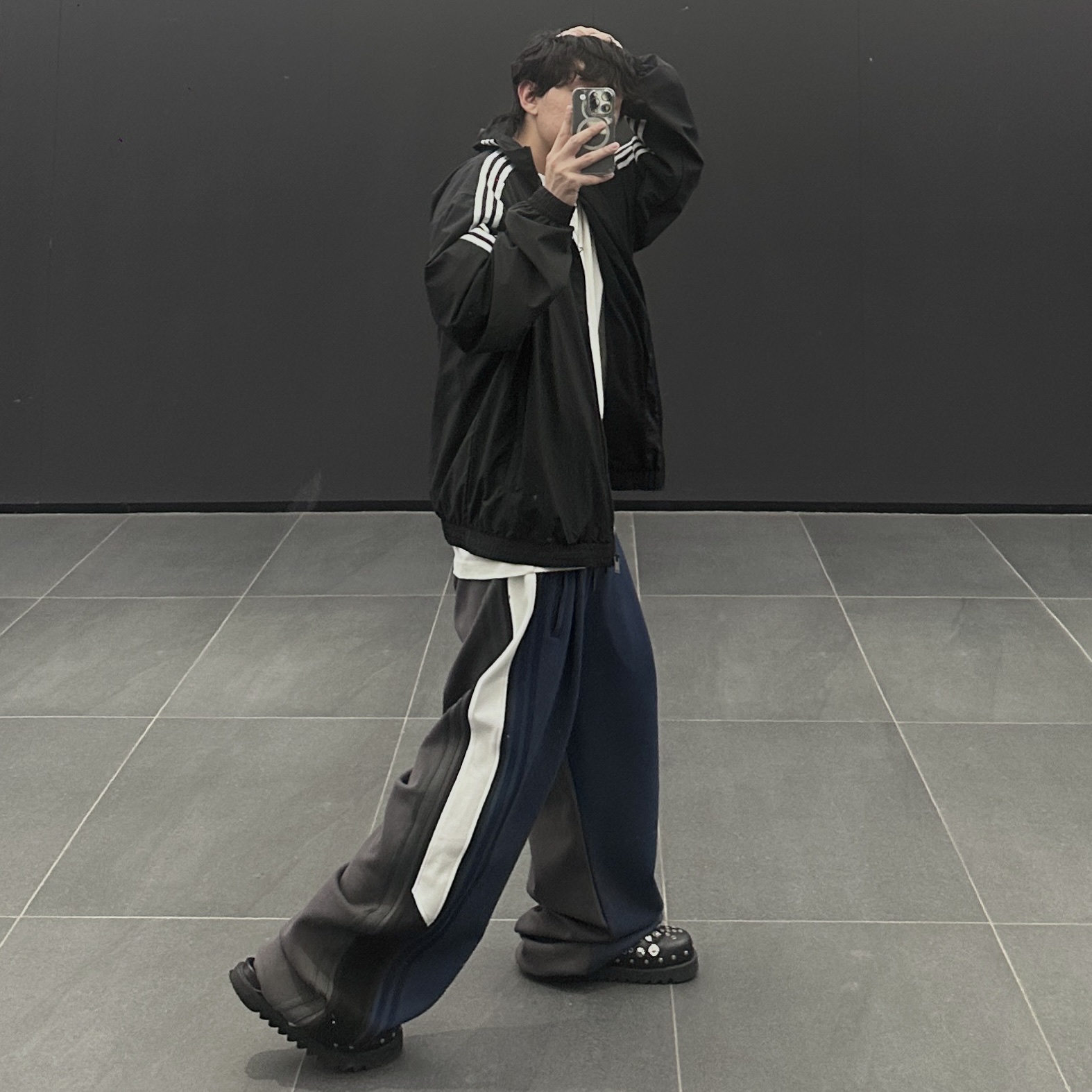 (W) Adidas Adilenium Oversized Track Top Black - US Sizing, (W) Adidas Adilenium Oversized Track Top Black - KR Sizing 착용 스타일 - 2