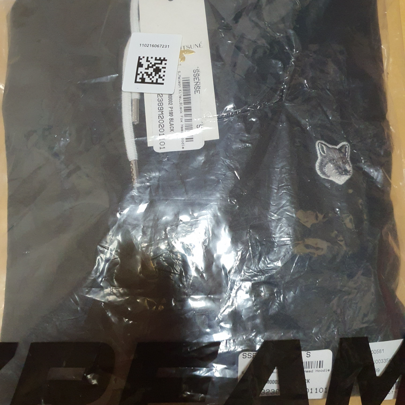 Maison Kitsune Grey Fox Head Patch Classic Hoodie Black 착용 스타일