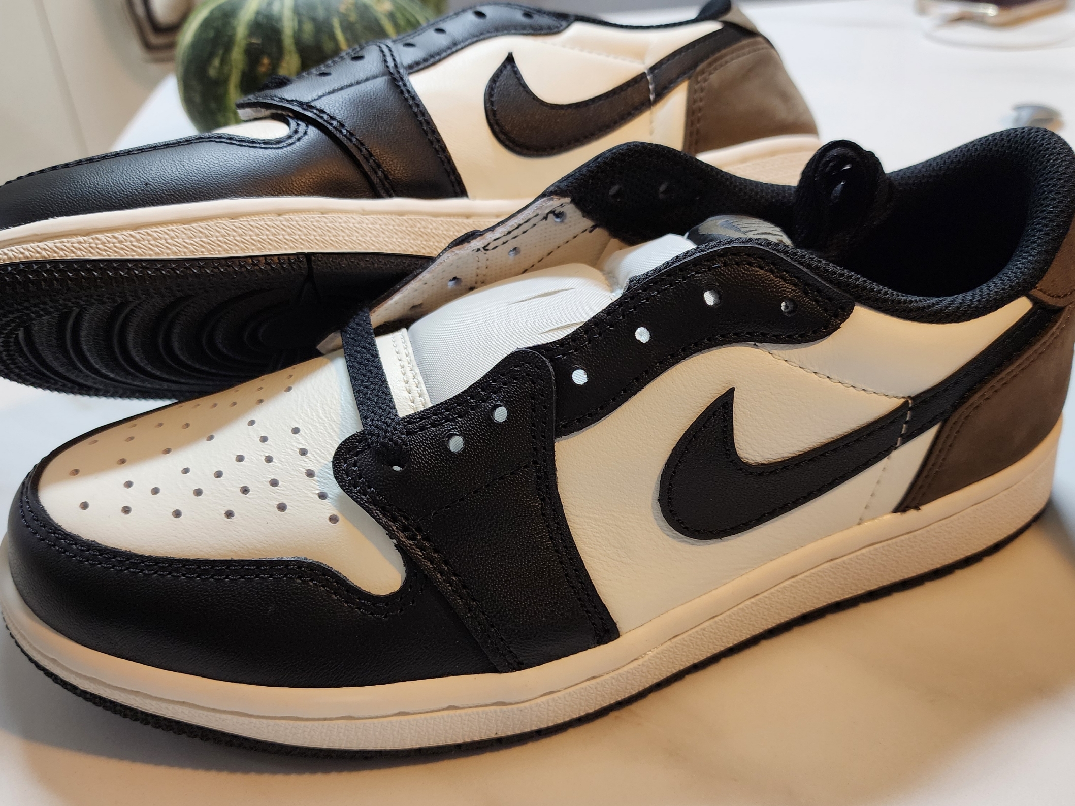 Jordan 1 Retro Low OG Mocha 착용 스타일 - 4
