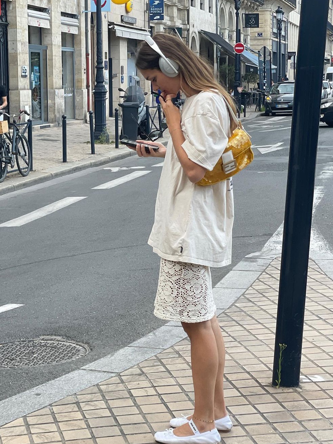 (W) COS Twist Detail Sleeveless Top White, Siyazu SIPT7078 Two-Tuck Nylon Slacks White 착용 스타일 - 5