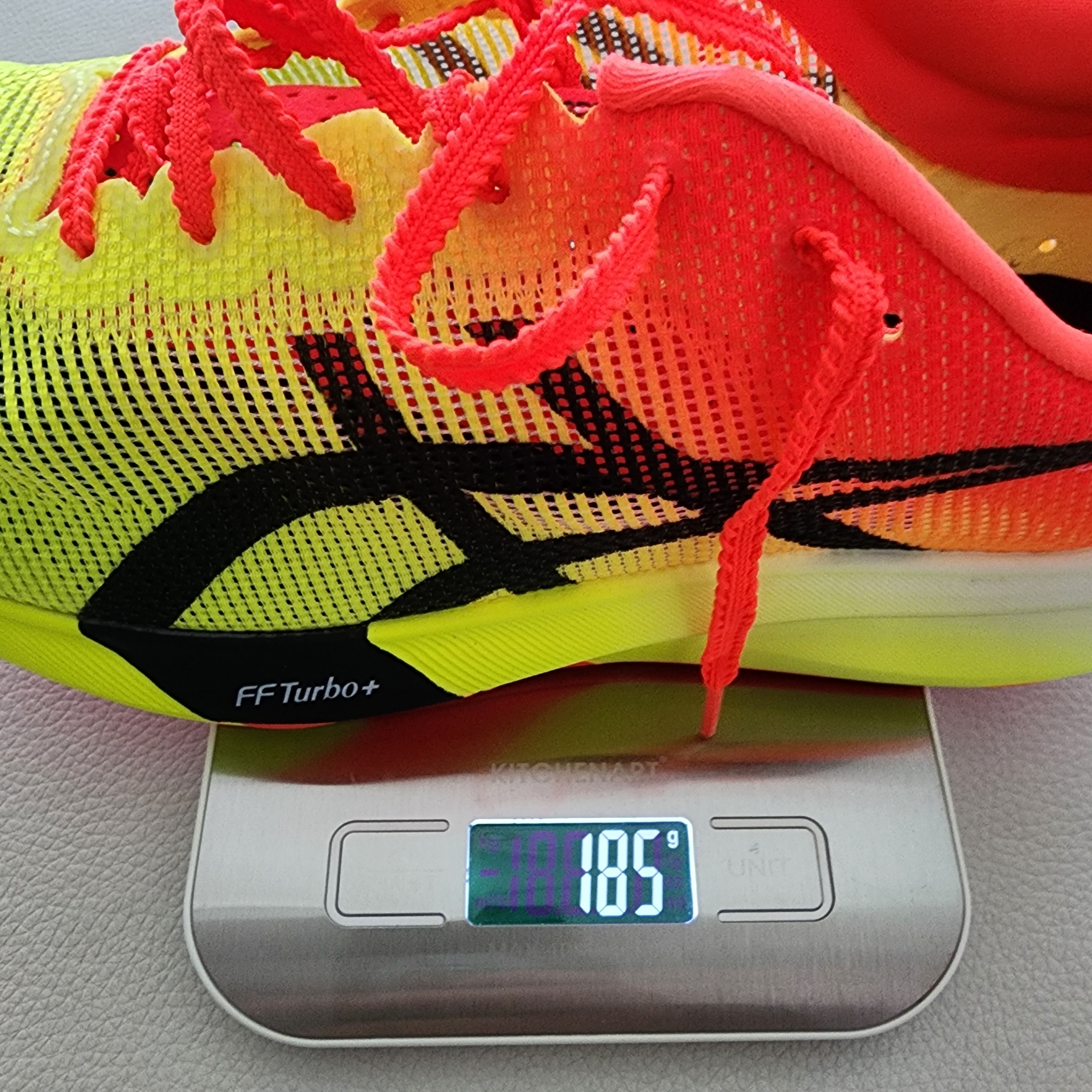 Asics Metaspeed Sky Paris Safety Yellow Black, Nike Air Zoom Alphafly Next% 3 Volt 착용 스타일 - 7