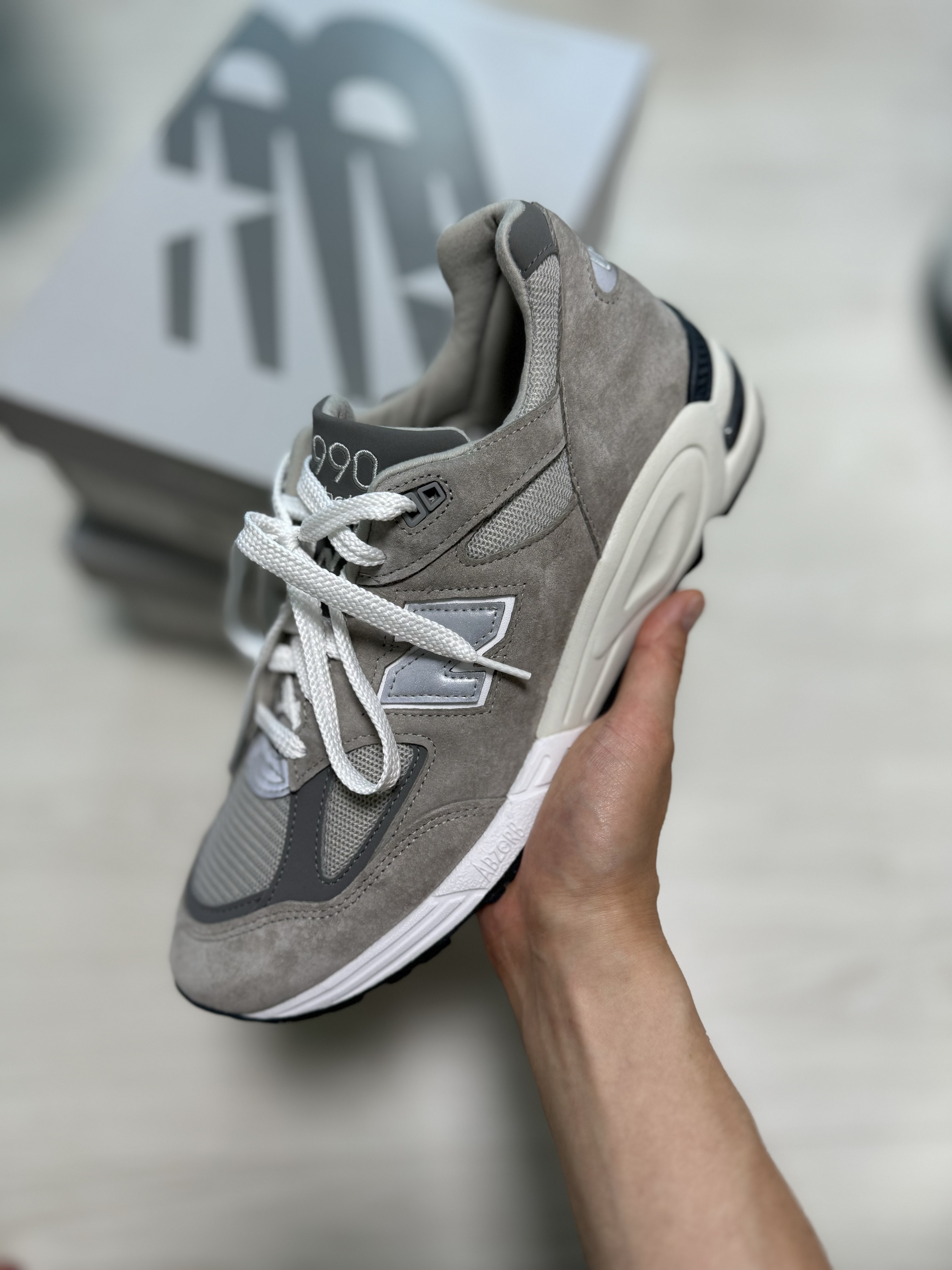New Balance 990v2 Made in USA Grey 착용 스타일