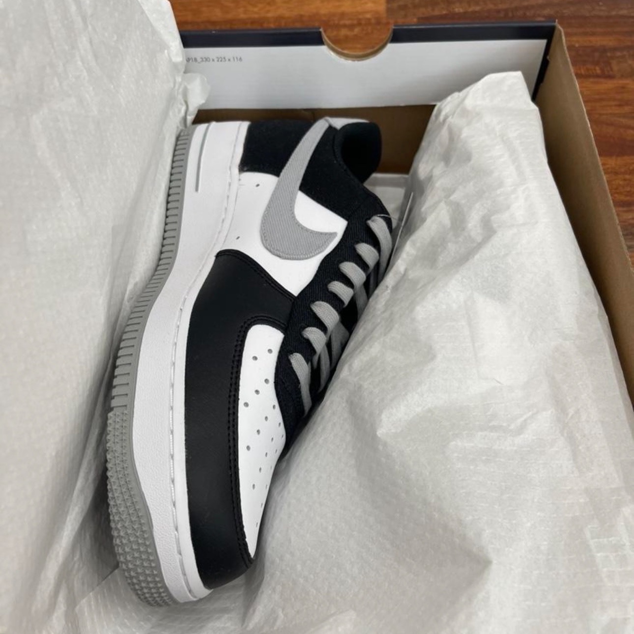 Nike Air Force 1 '07 LV8 EMB Black Silver 착용 스타일 - 6