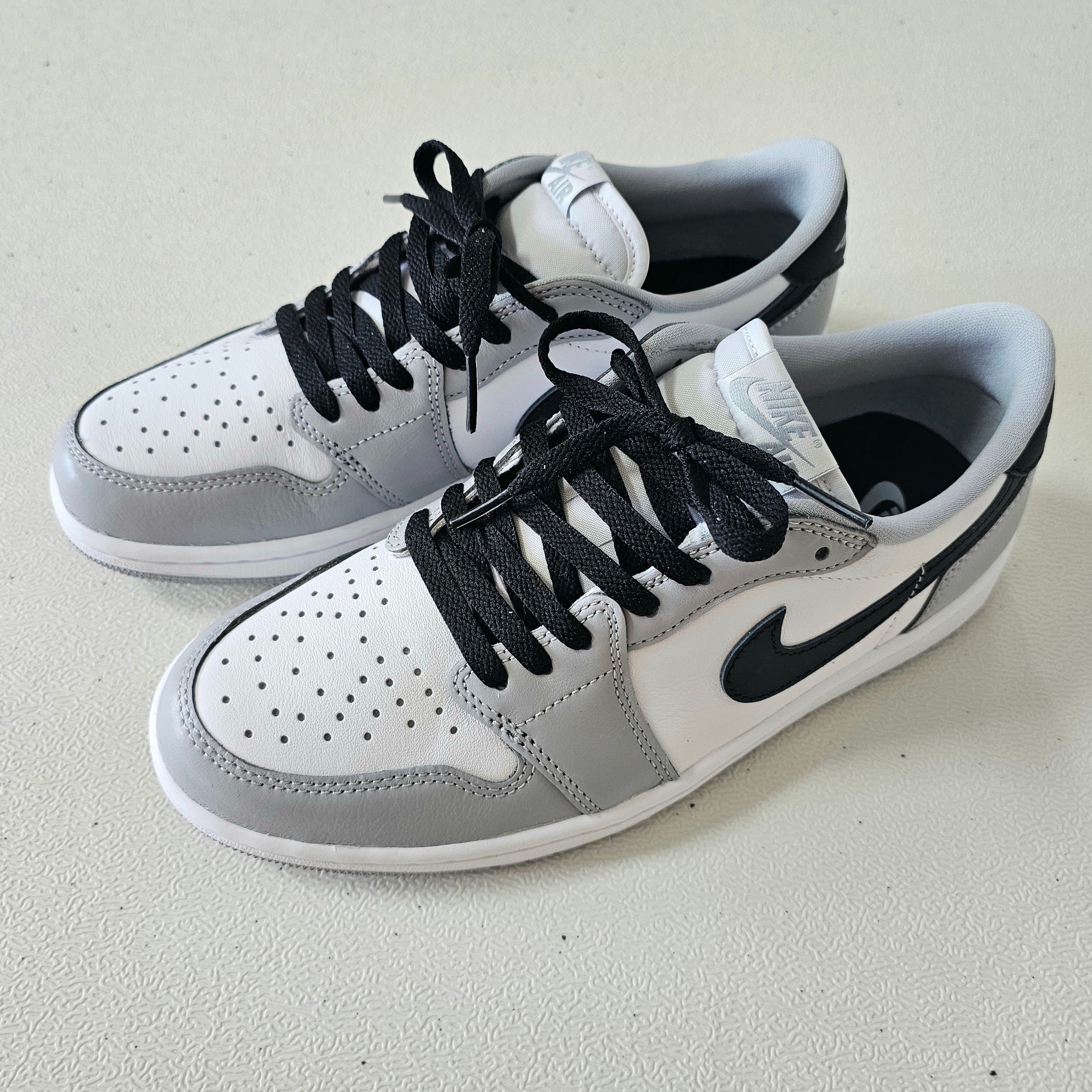 Jordan 1 Retro Low OG Wolf Grey and White 착용 스타일