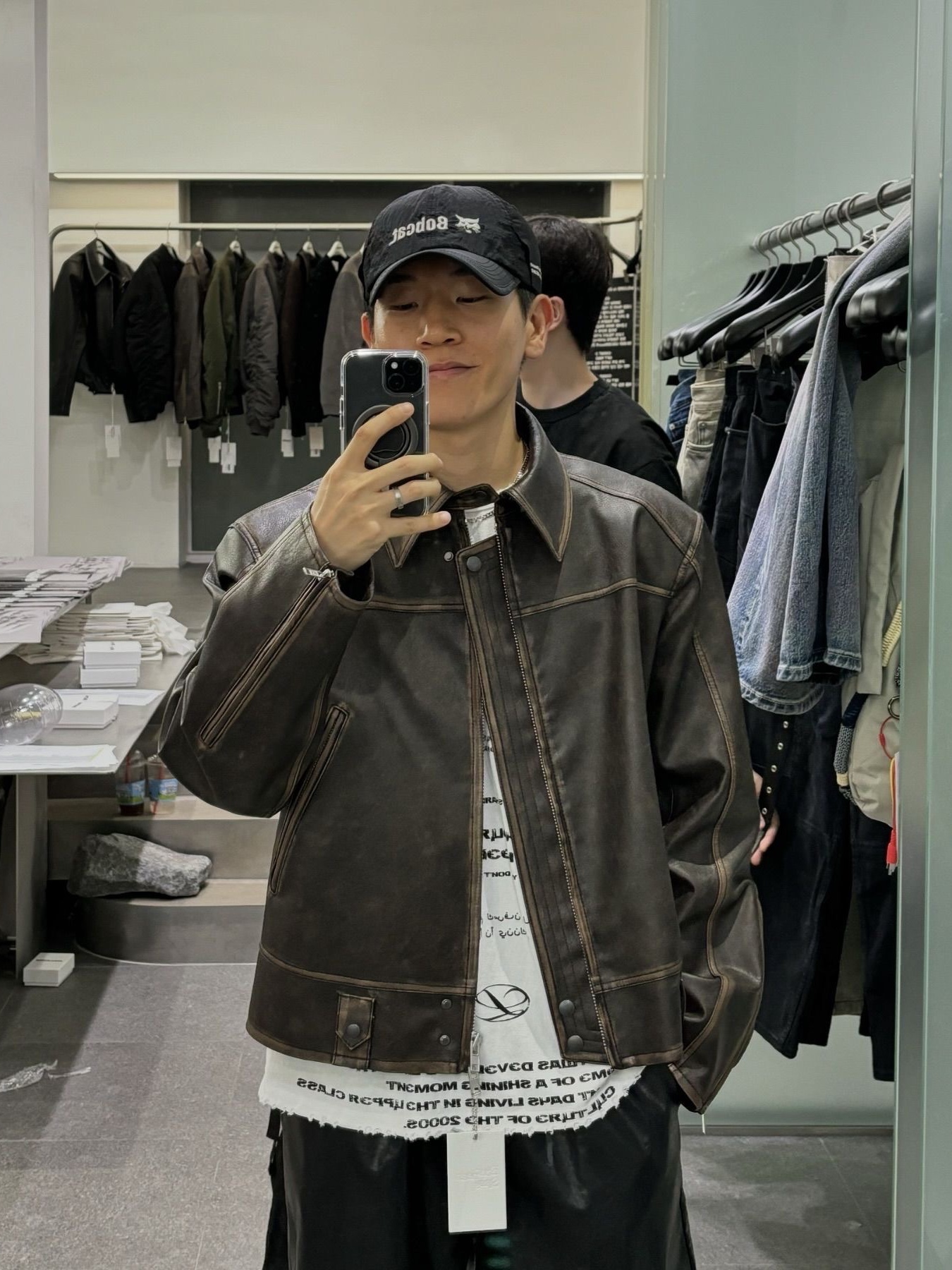 Haleine 3D Distressed Faux Leahter Jacket Black (VJ301), Haleine 3D Distressed Faux Leather Jacket Brown (VJ302) 착용 스타일