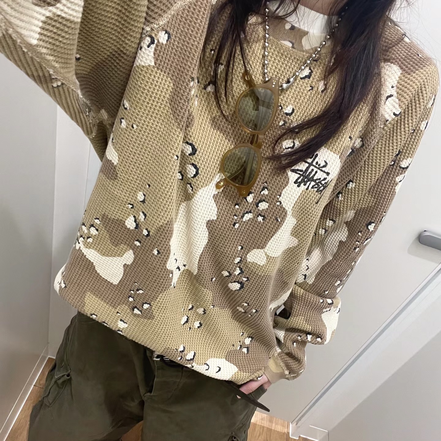 Stussy Raglan Thermal LS Crew Desert Camo 착용 스타일